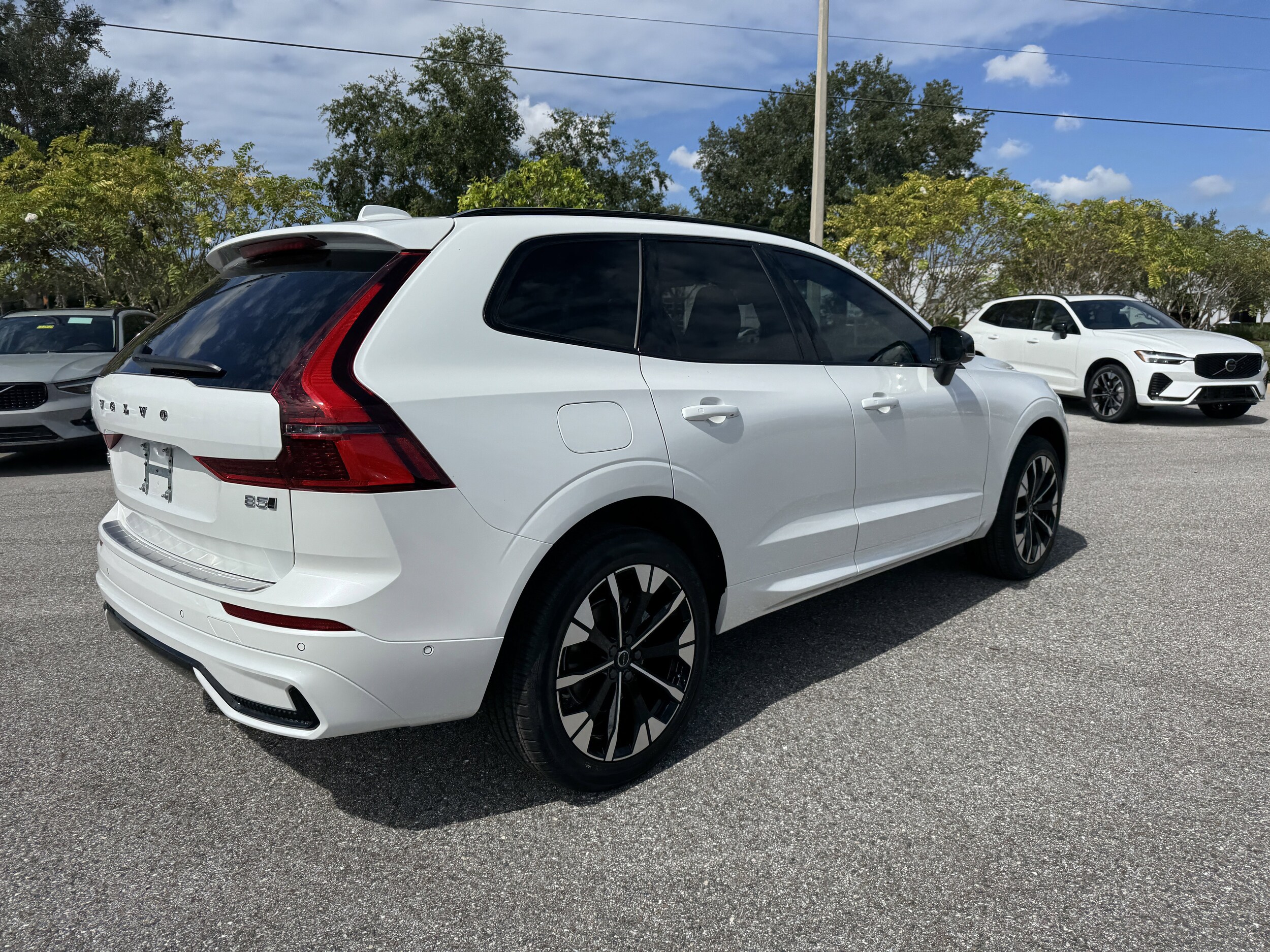 2026 Volvo XC60 B5 Plus photo 3