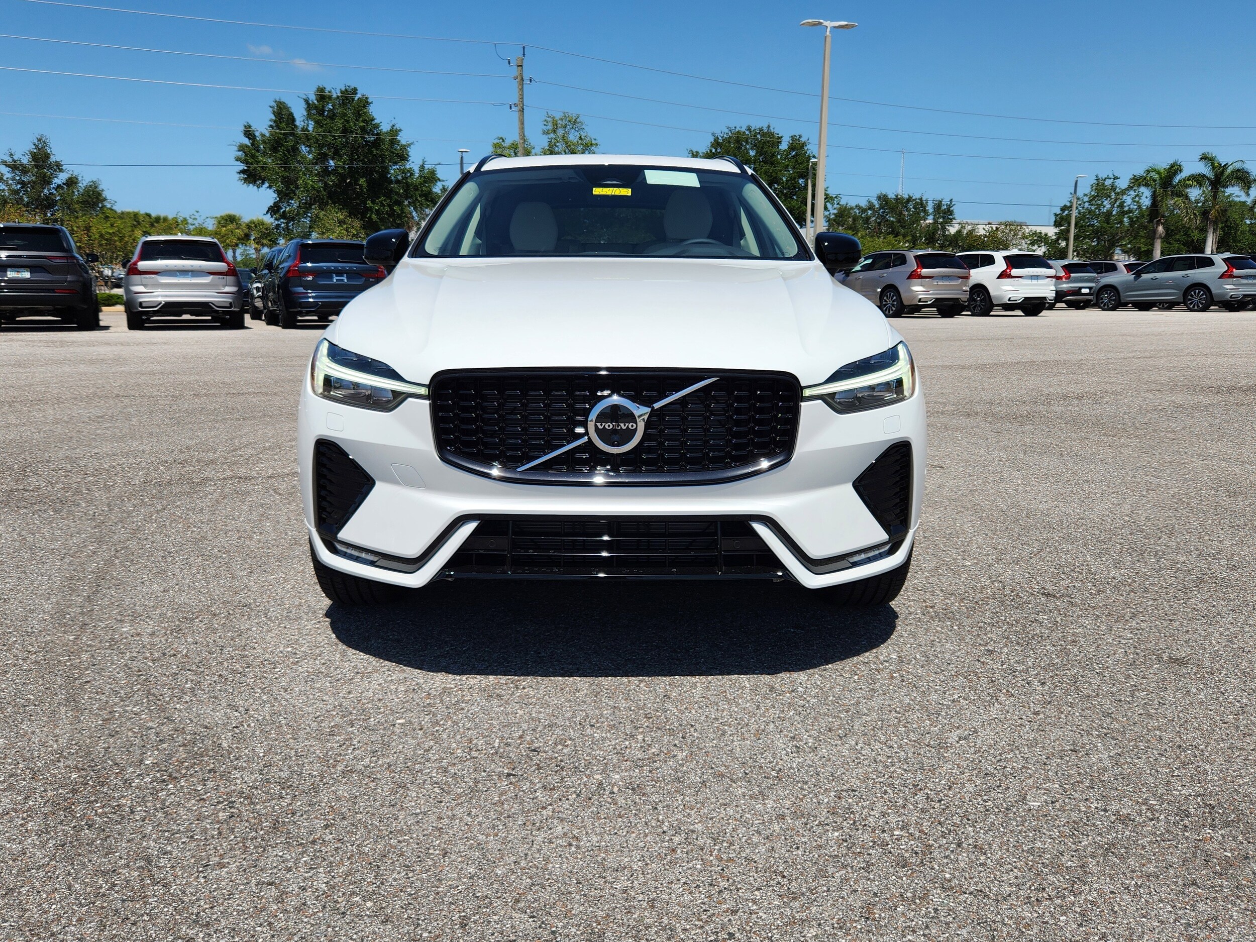 2025 Volvo XC60 B5 Plus photo 2