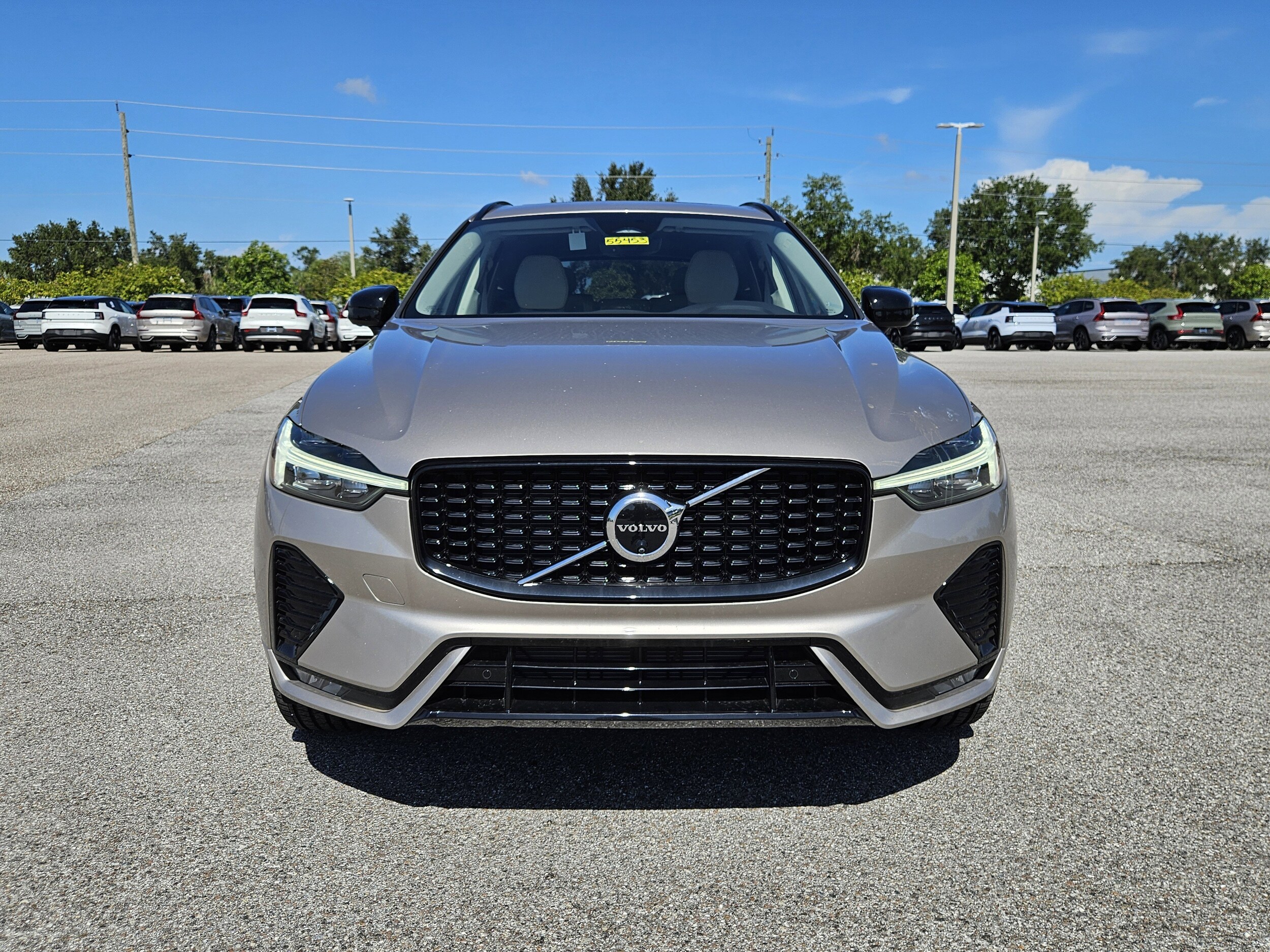2025 Volvo XC60 B5 Plus photo 2