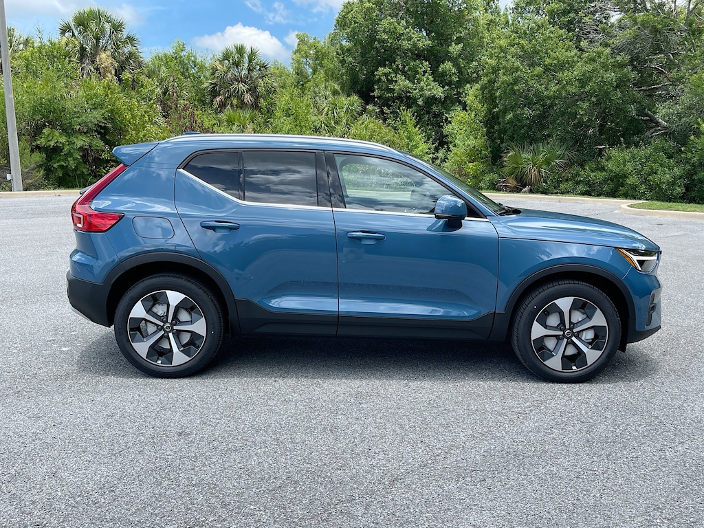 New 2025 Volvo XC40 B5 Plus Bright Theme SUV For Sale/Lease Sarasota FL