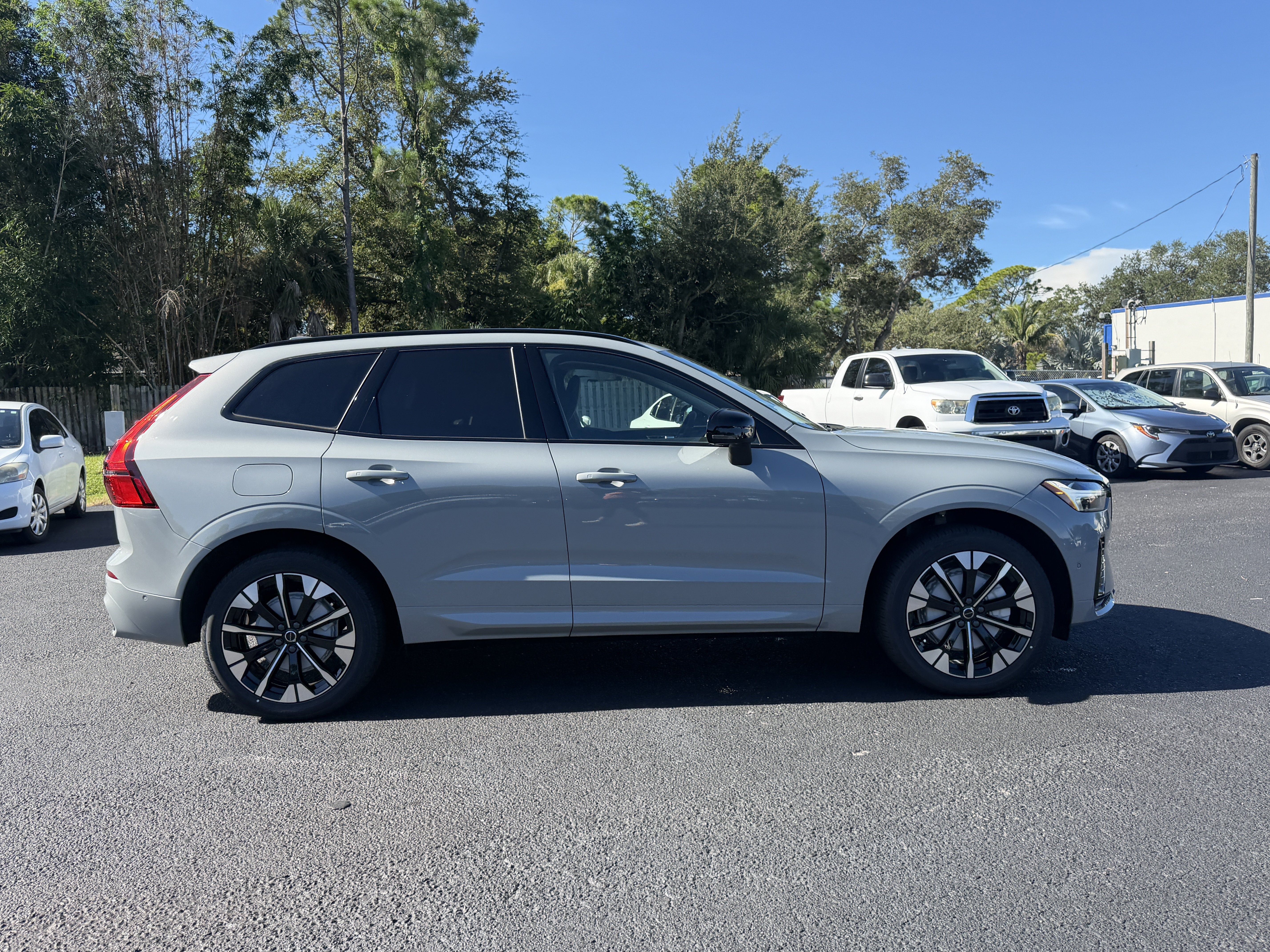 New 2027 Volvo XC60 B5 Plus SUV