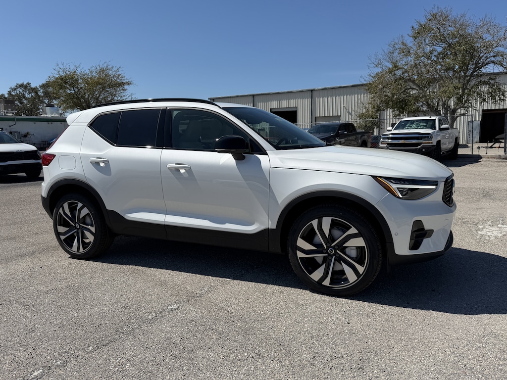 New 2026 Volvo XC40 B5 Ultra SUV