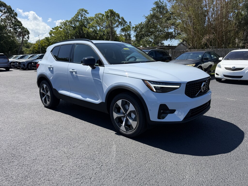 New 2026 Volvo XC40 B5 Plus SUV
