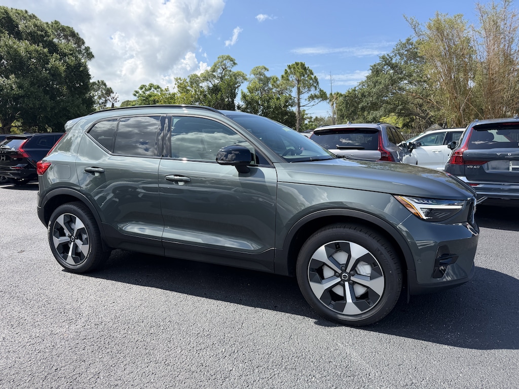 New 2026 Volvo XC40 B5 Plus SUV