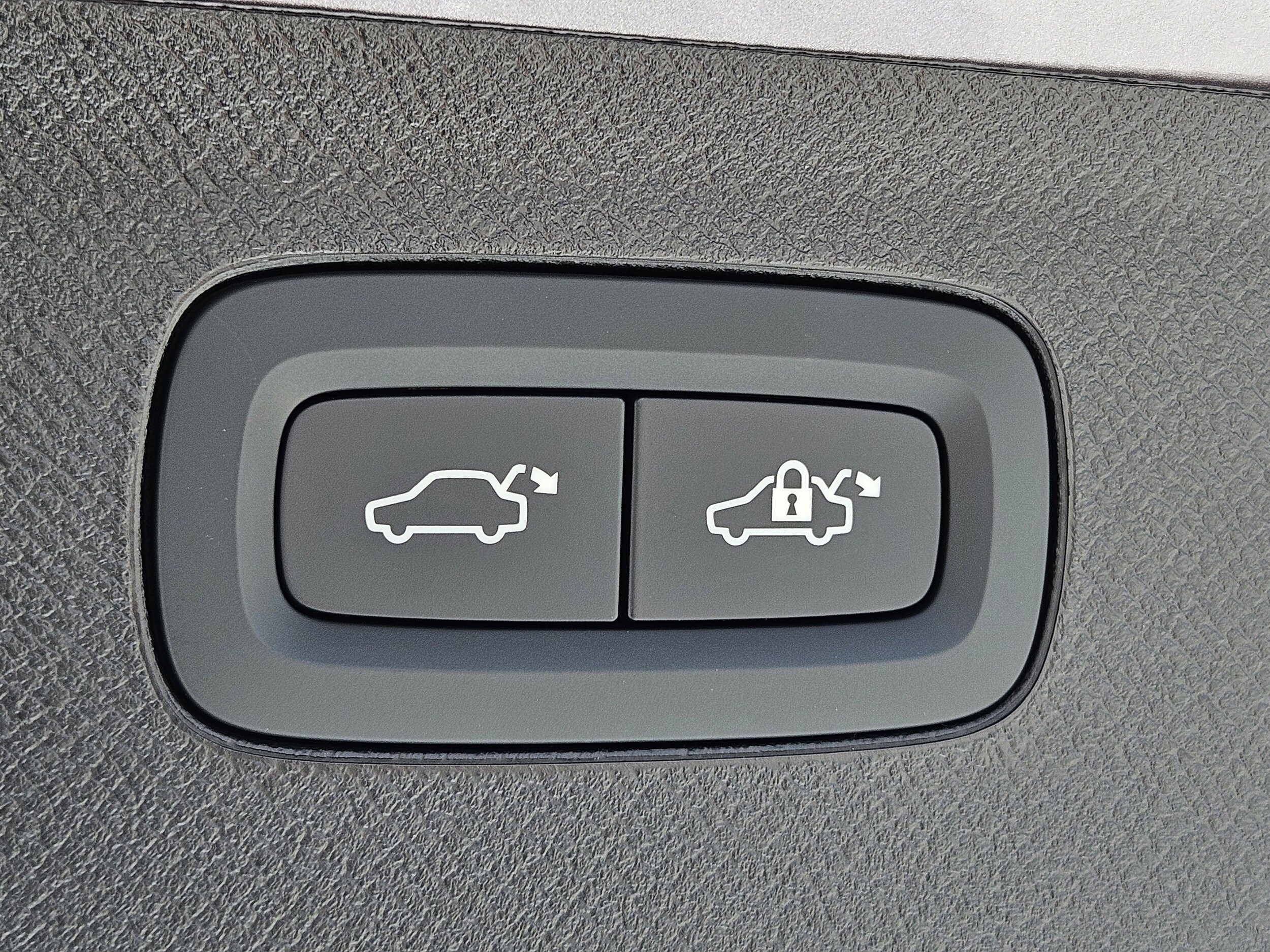2026 Volvo XC90 Plus - Photo 13
