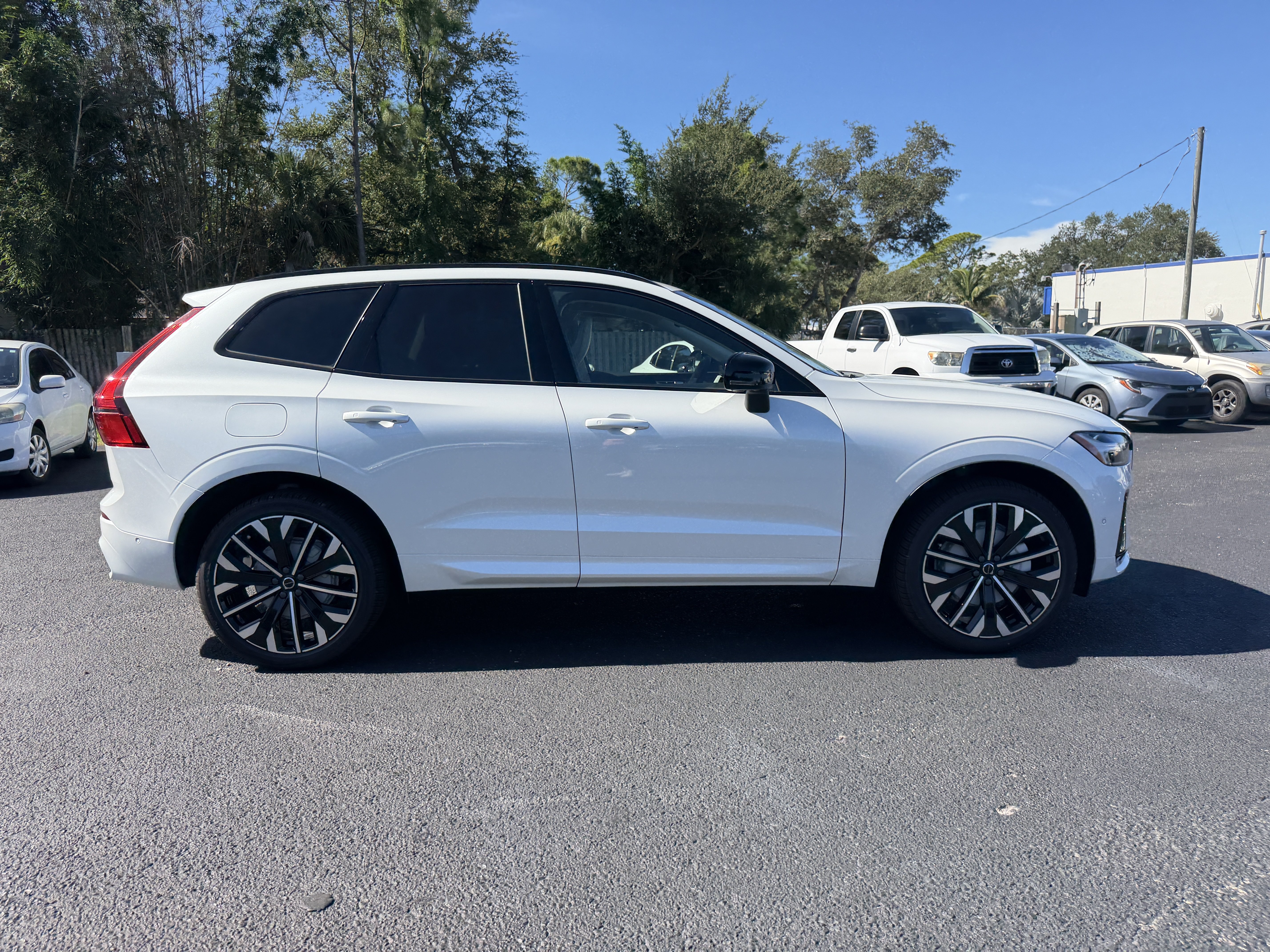 New 2027 Volvo XC60 B5 Ultra SUV