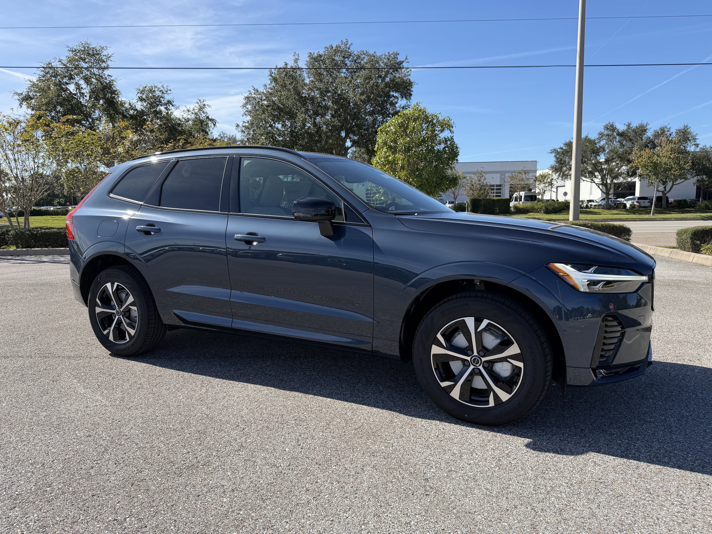 2026 Volvo XC60 Core's photo