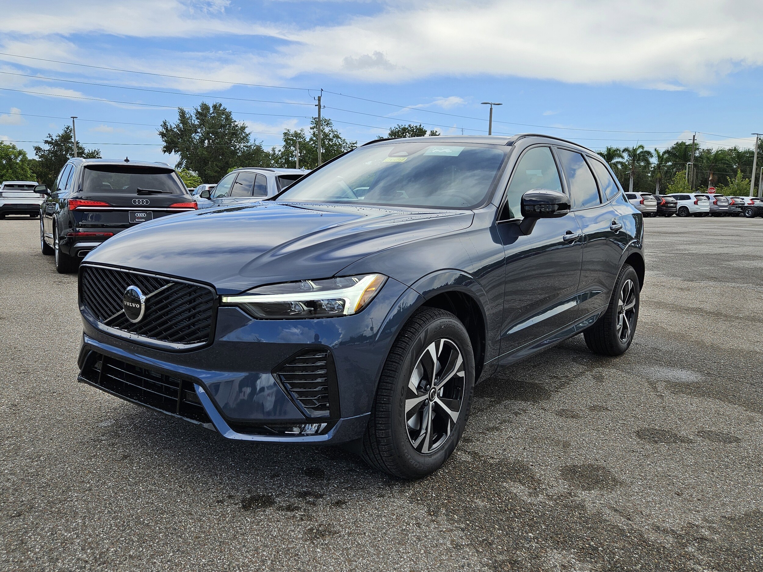 2026 Volvo XC60 B5 Core photo 3