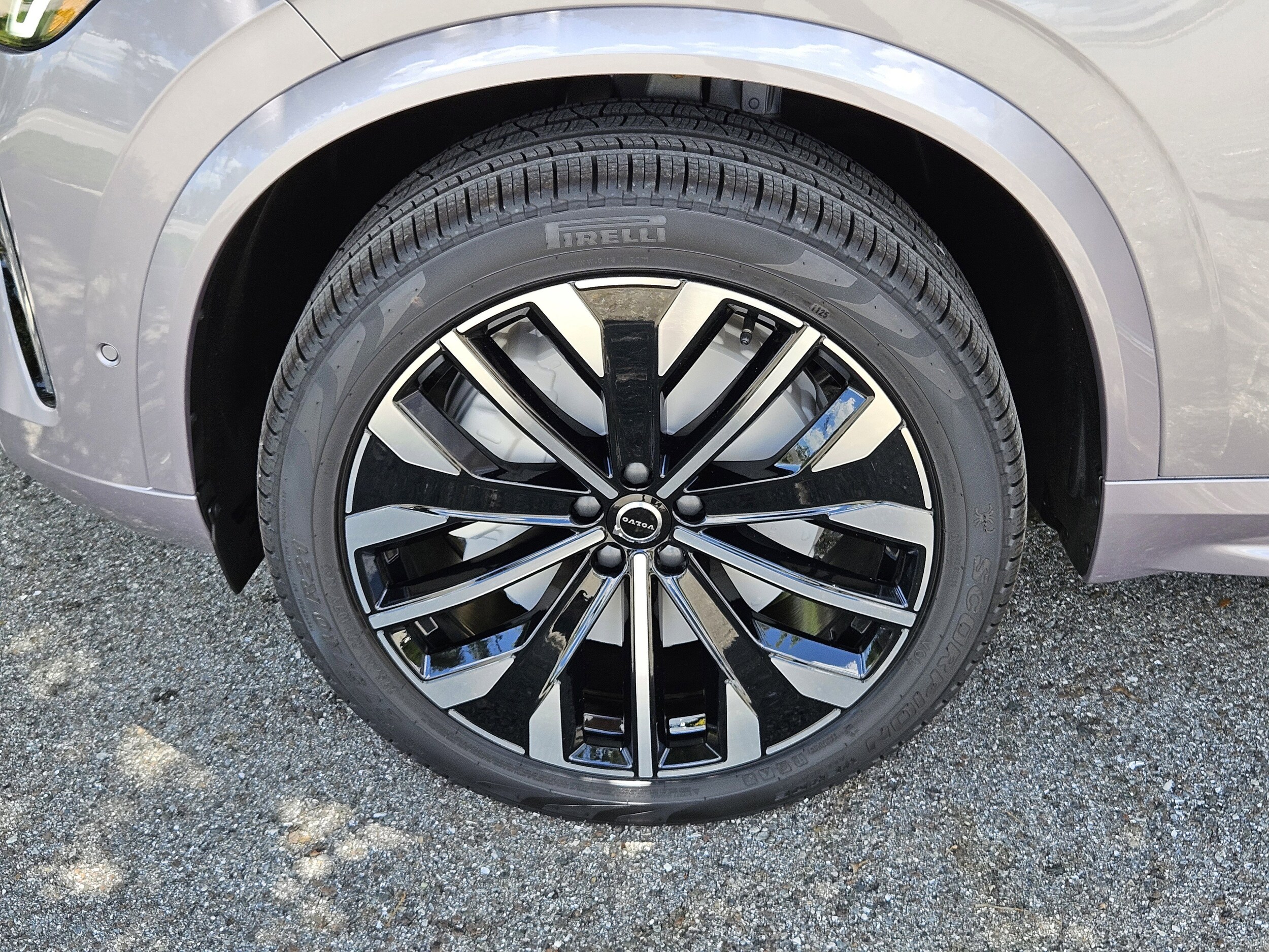 2026 Volvo XC90 Plus - Photo 37