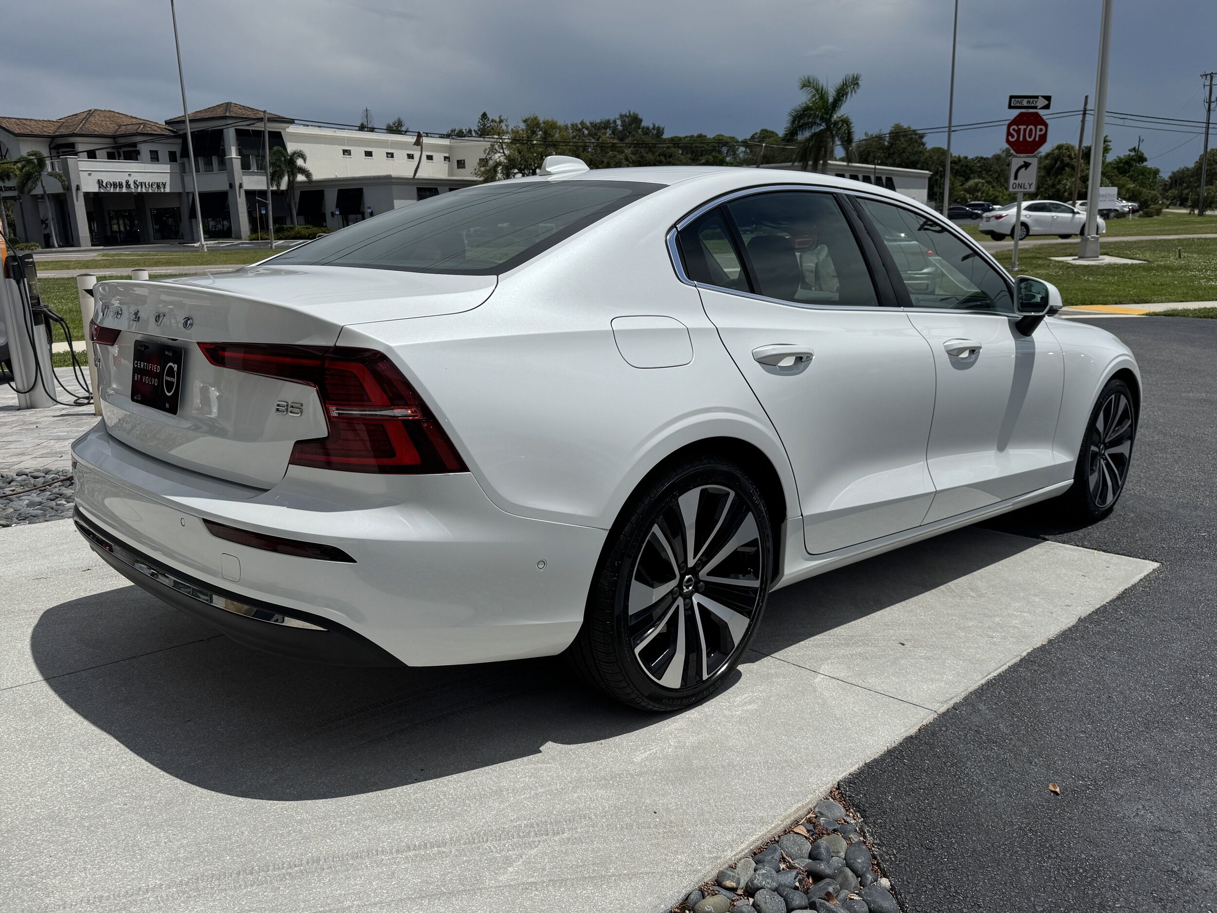 2023 Volvo S60 Ultimate photo 3