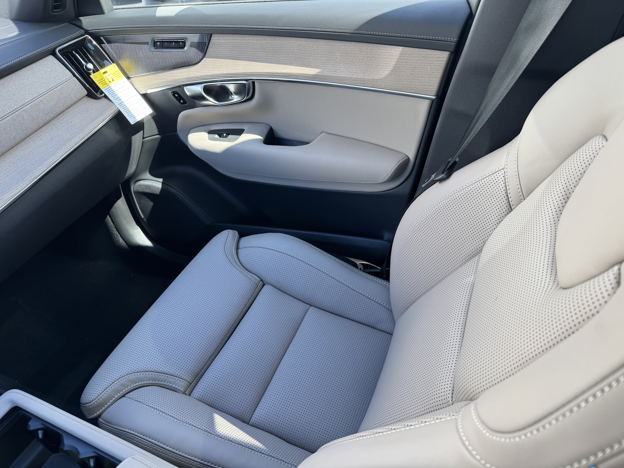 2026 Volvo XC90 Ultra - Photo 15