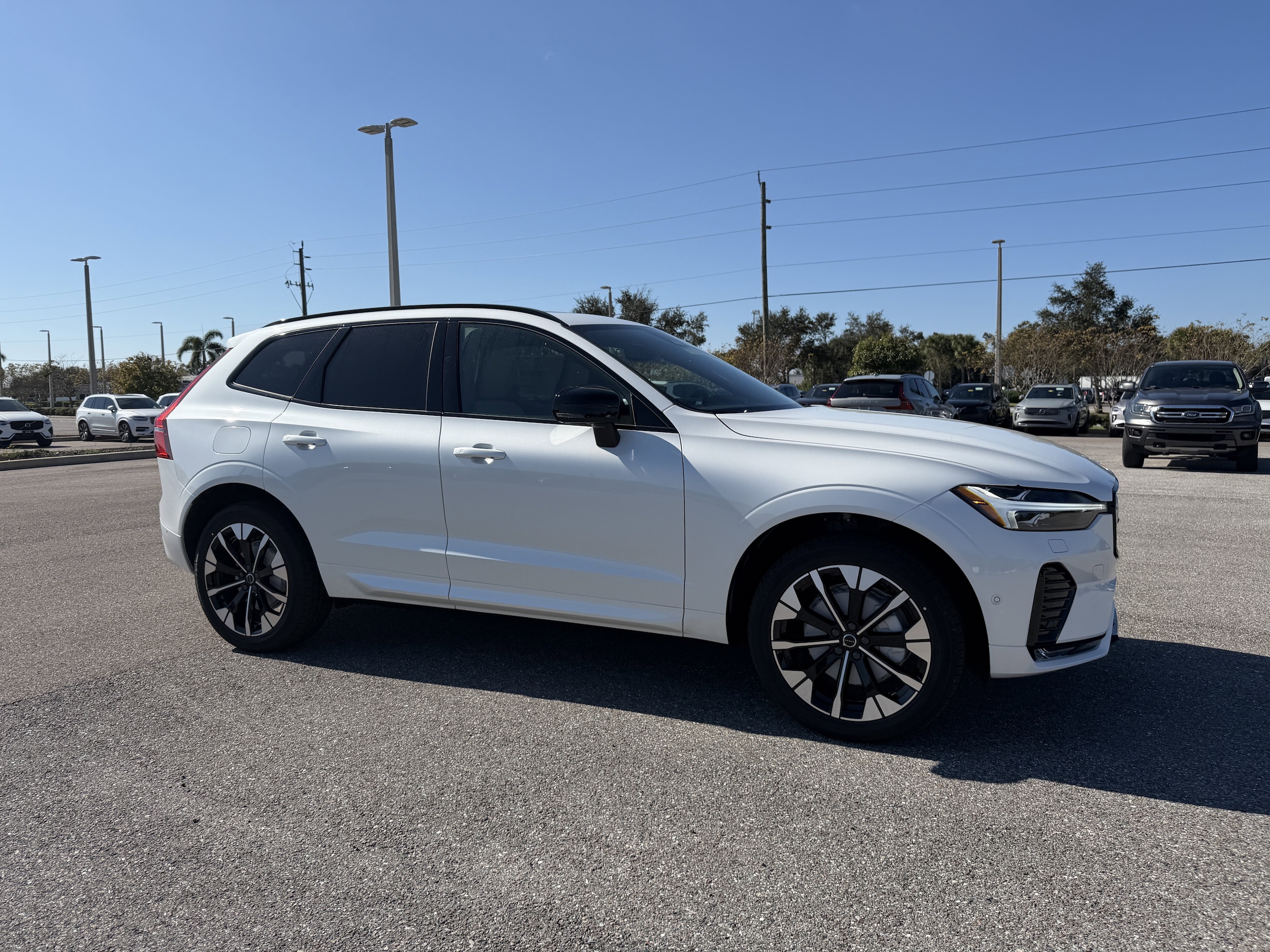 2026 Volvo XC60 Plus's photo