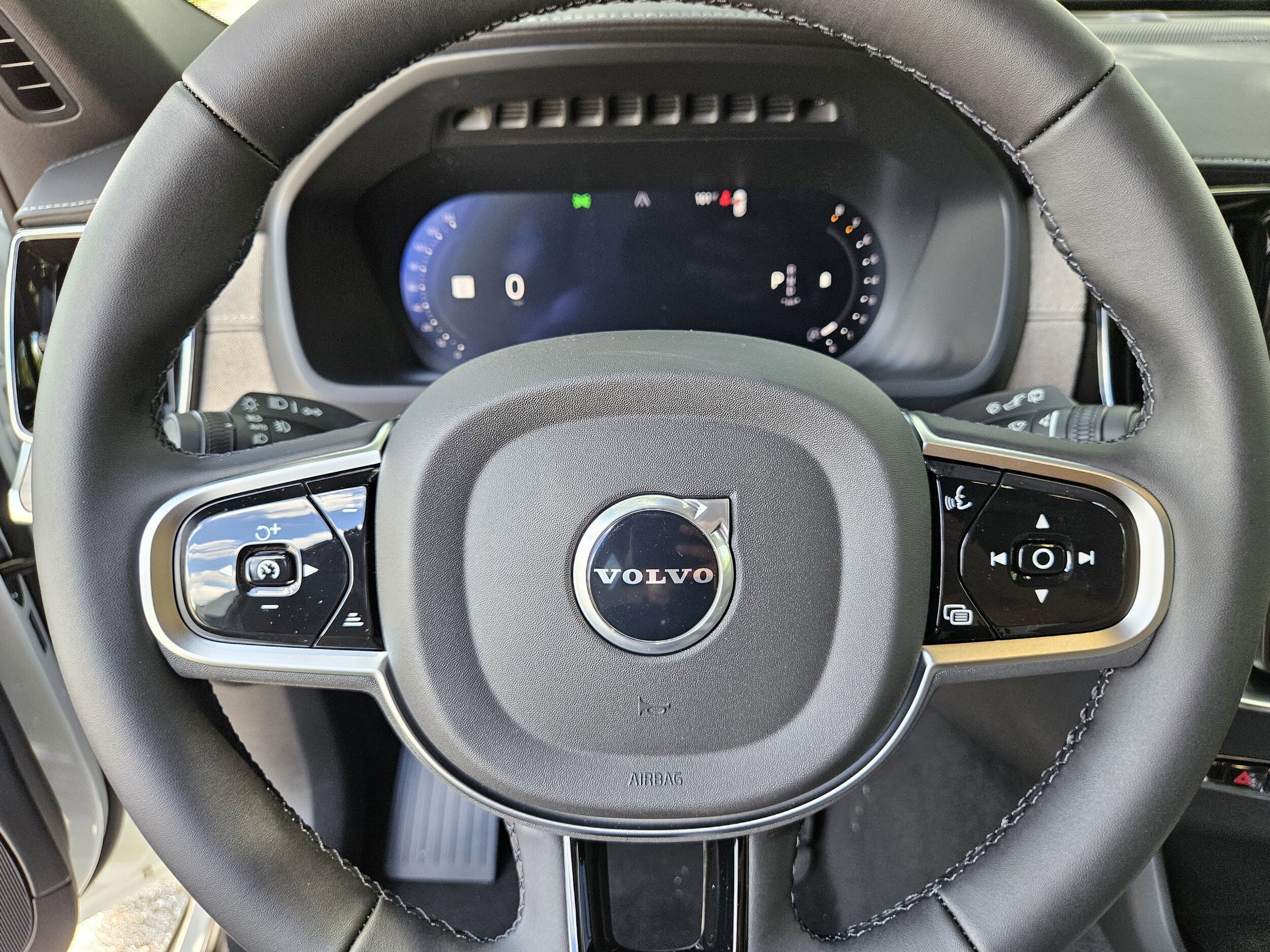 2026 Volvo XC90 Plus - Photo 35