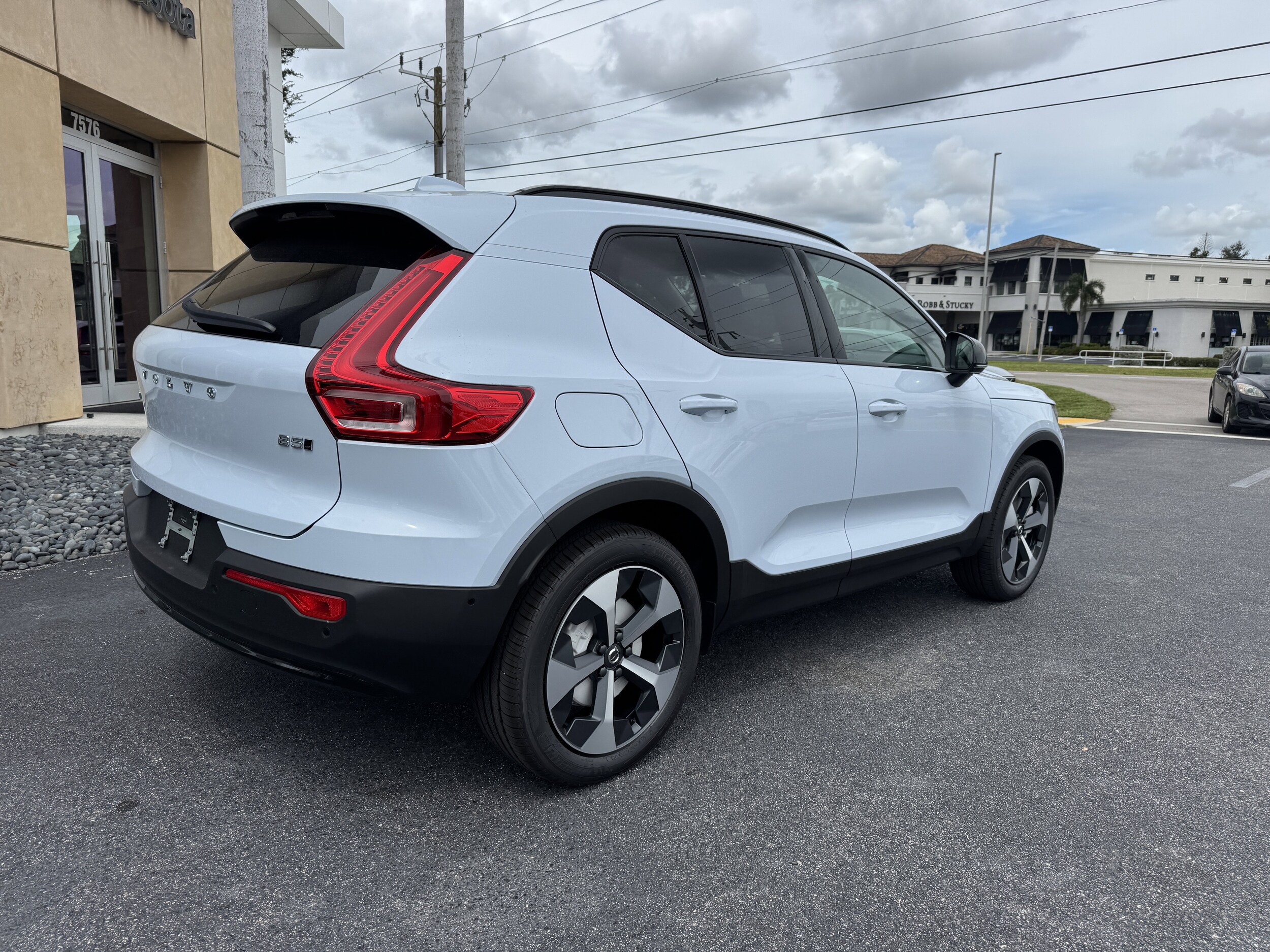 2026 Volvo XC40 Plus photo 3