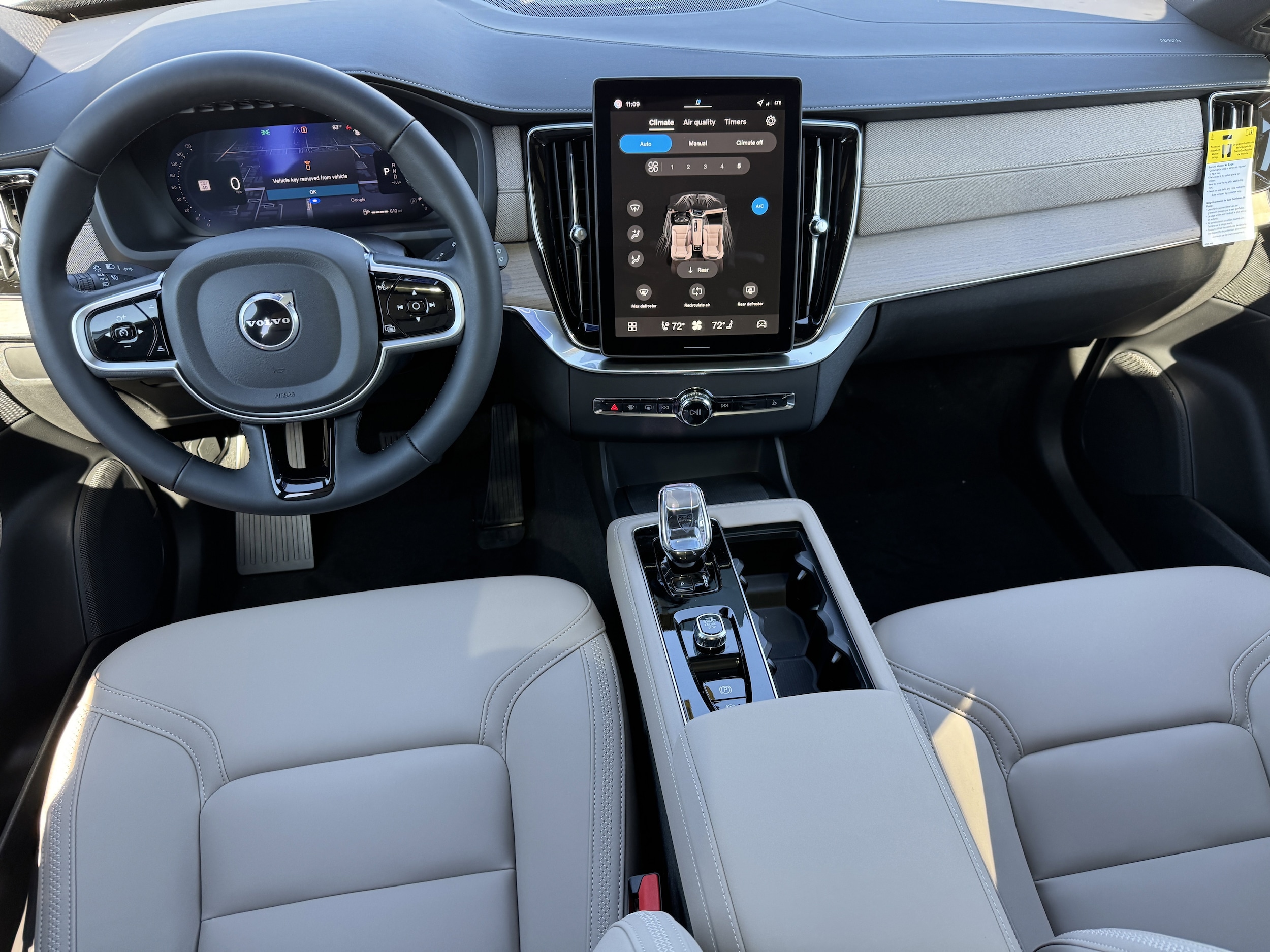 2026 Volvo XC90 Plus - Photo 13