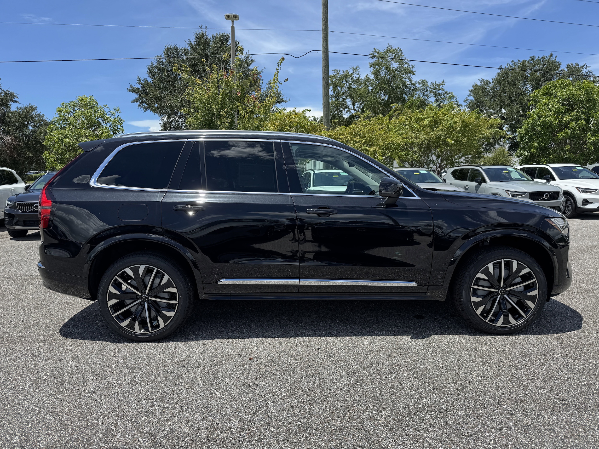 2026 Volvo XC90 Core - Photo 2