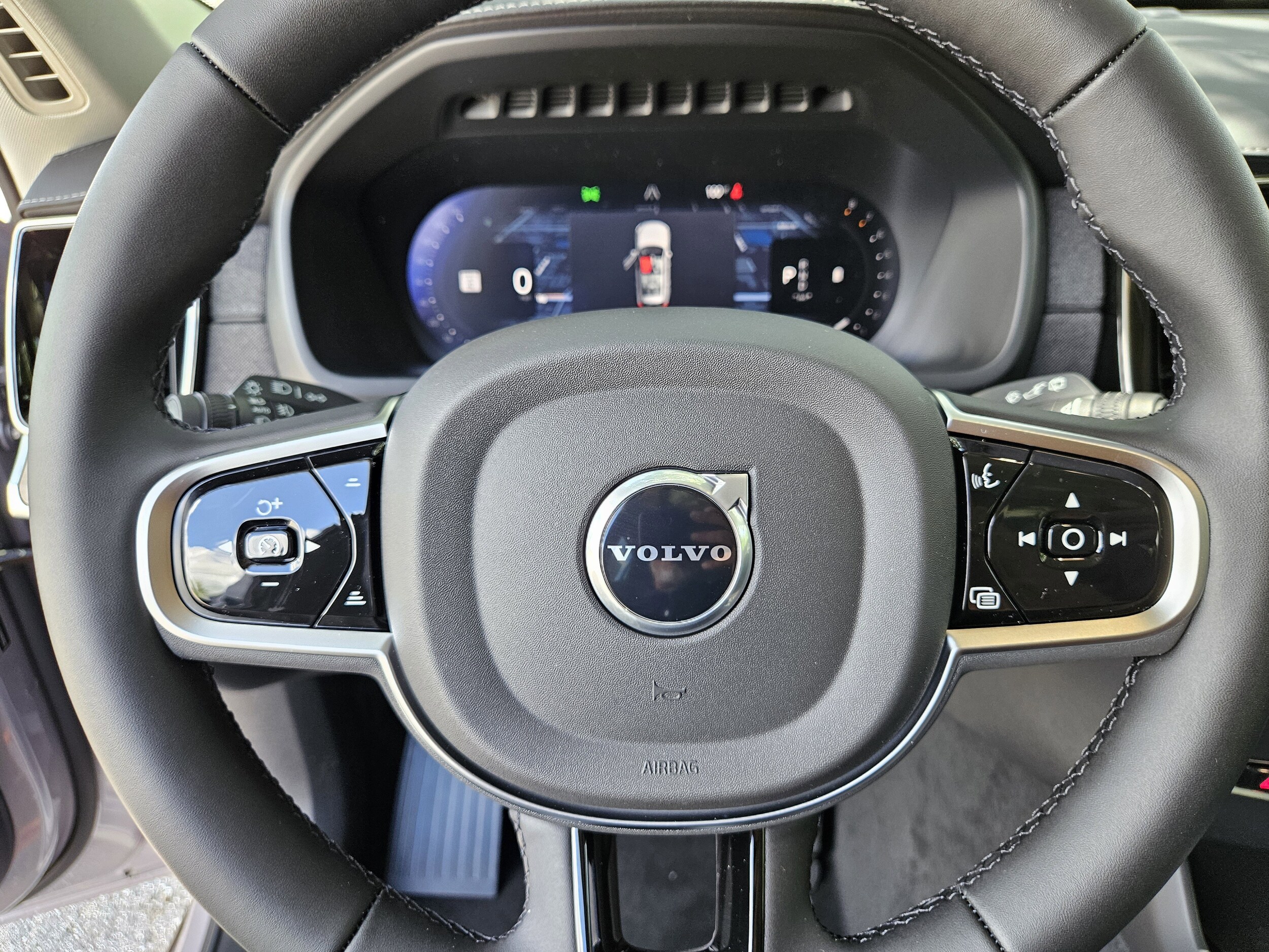 2026 Volvo XC90 Plus - Photo 35