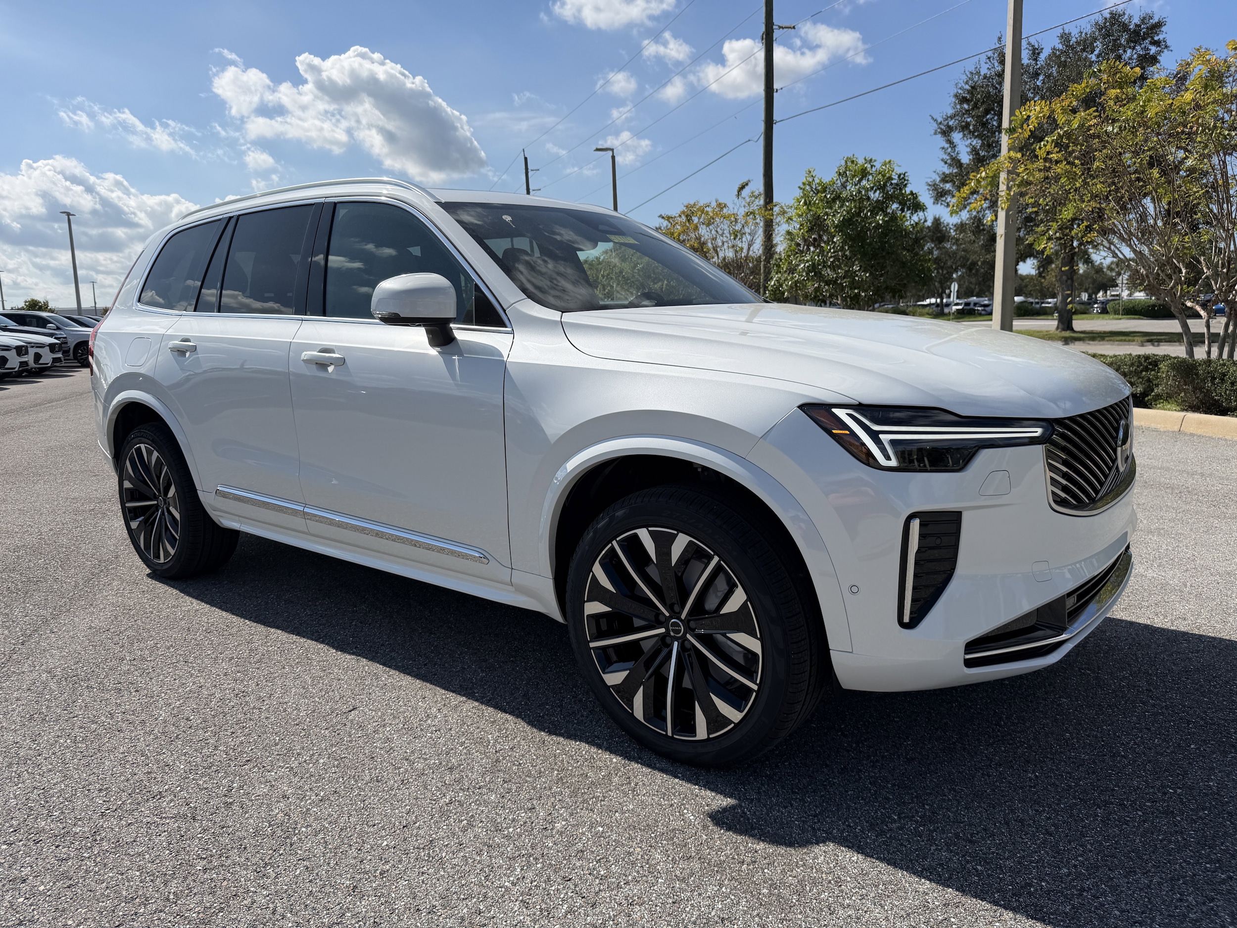 2026 Volvo XC90 Plus's photo