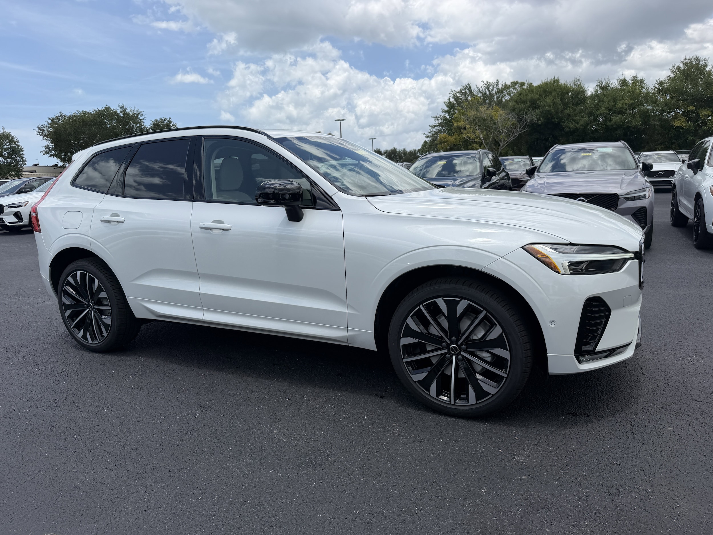2026 Volvo XC60 B5 Ultra Dark AWD's photo