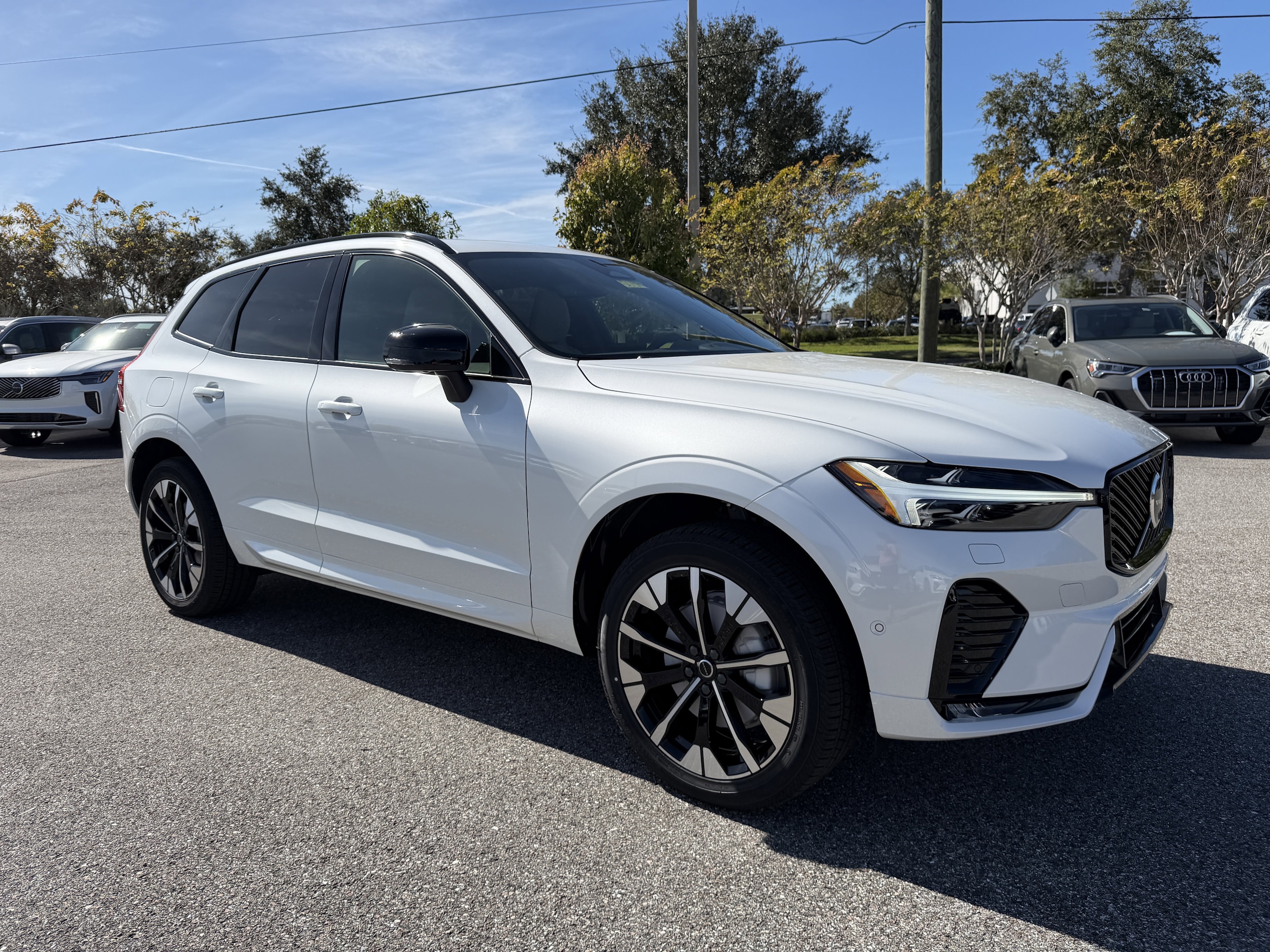 2026 Volvo XC60 Plus's photo