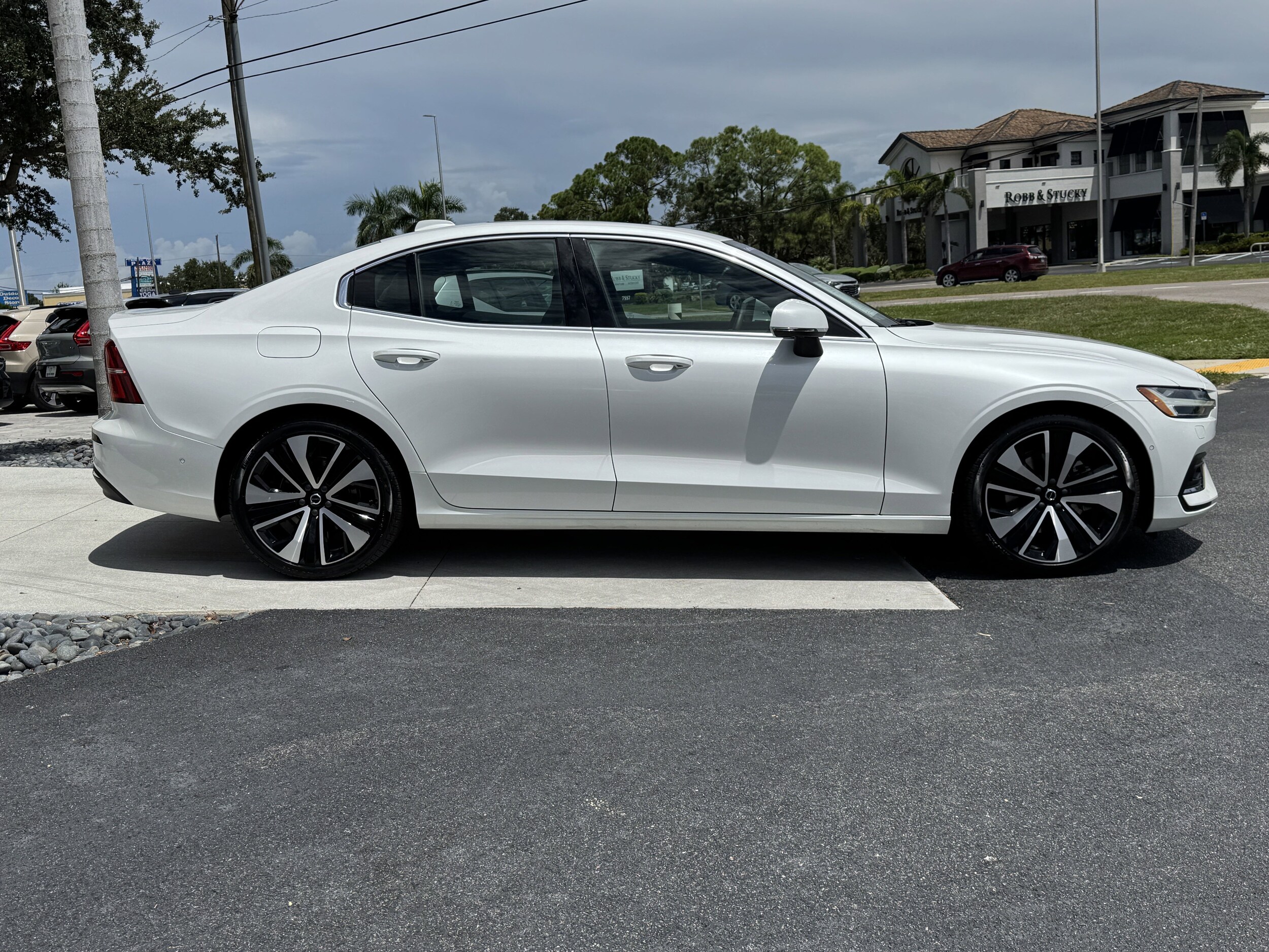 2023 Volvo S60 Ultimate photo 2