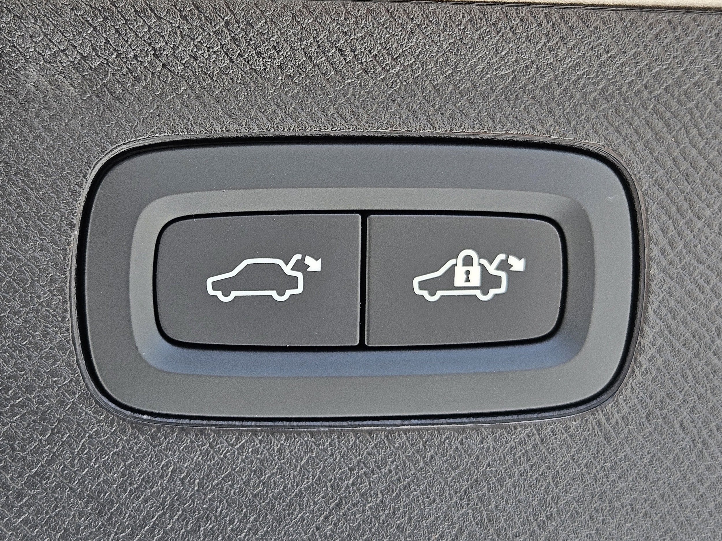 2026 Volvo XC90 Plus - Photo 13