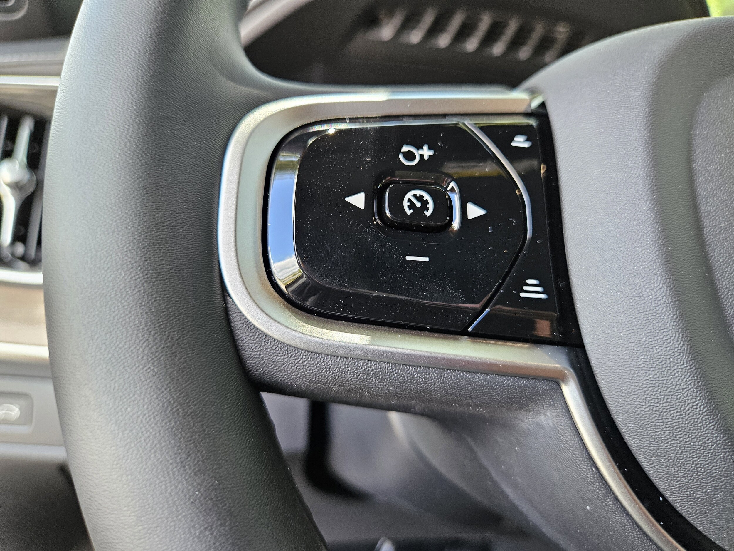 2026 Volvo XC90 Plus - Photo 33