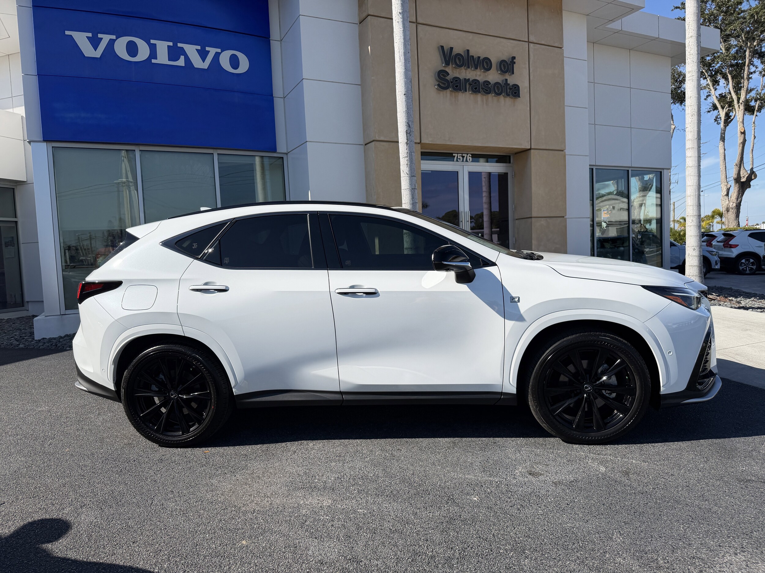 2025 Lexus NX 450h+ F SPORT photo 2