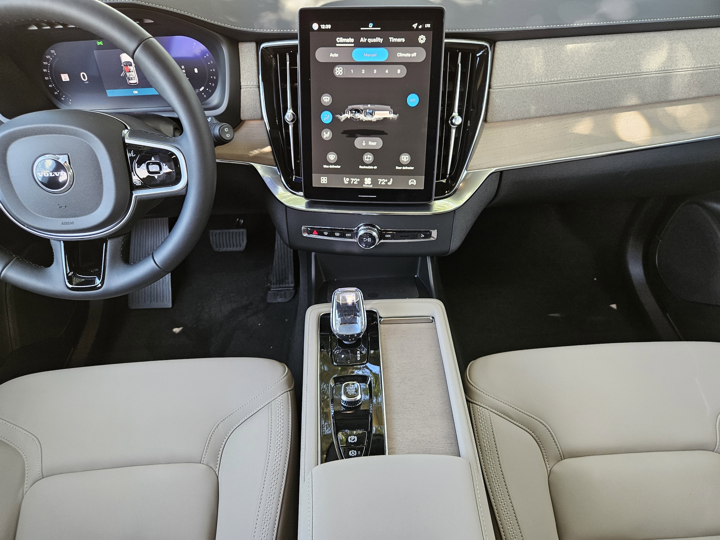 2026 Volvo XC90 Plus - Photo 18