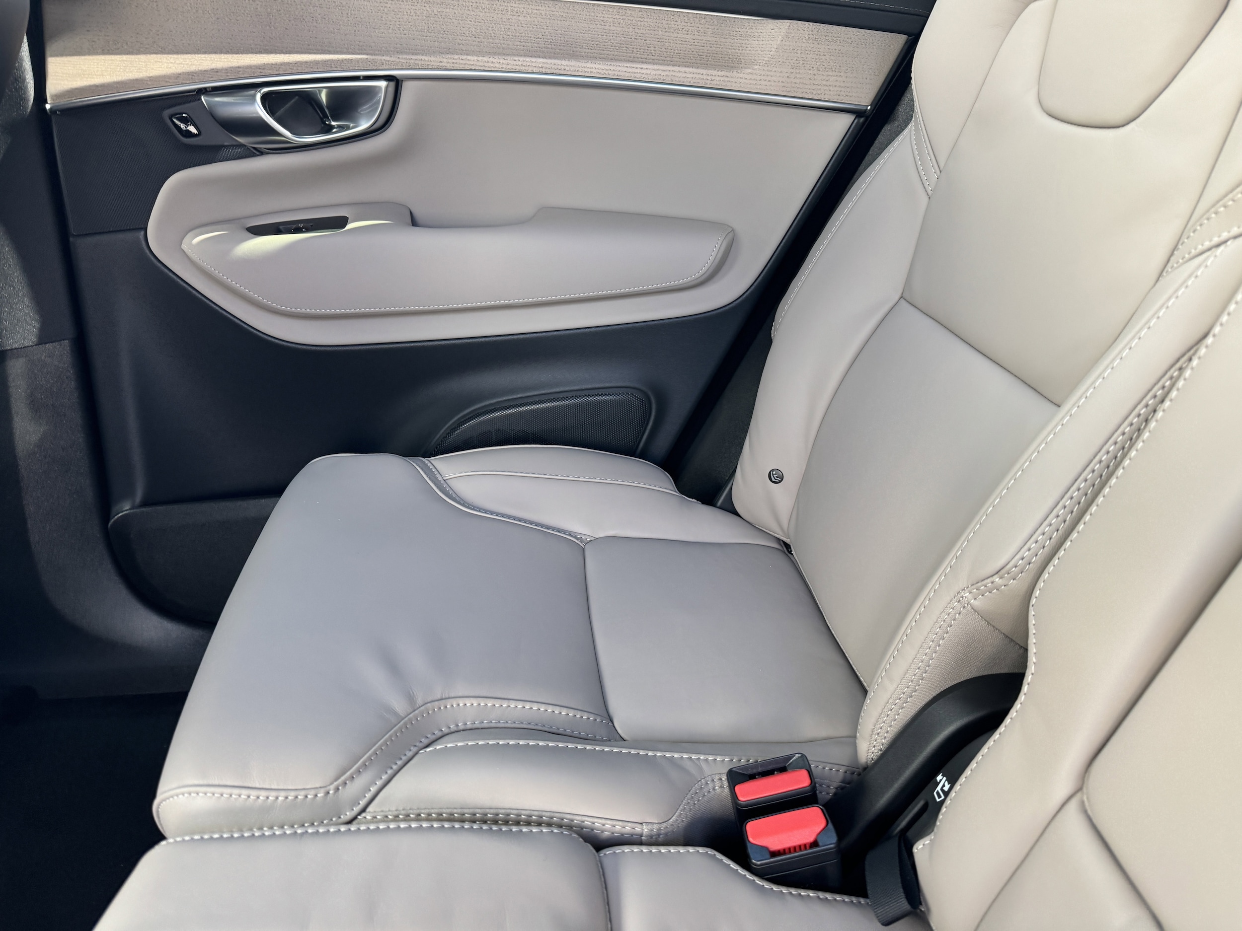2026 Volvo XC90 Ultra - Photo 16