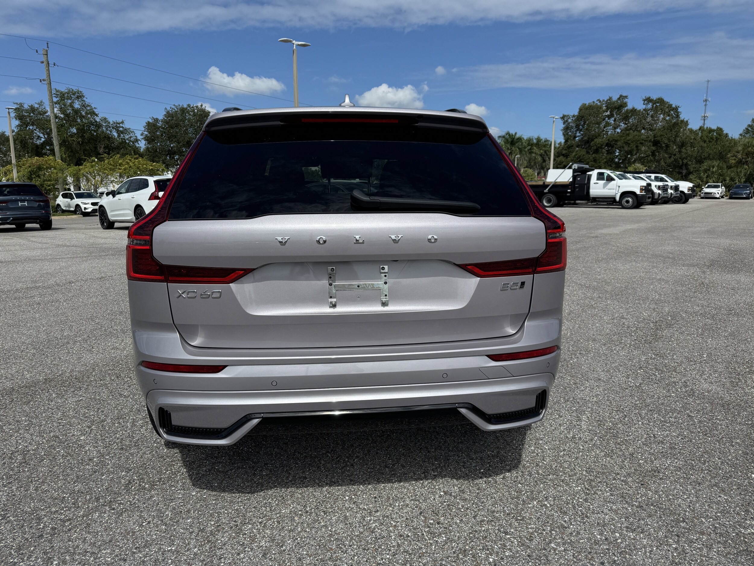 2026 Volvo XC60 B5 Core photo 4