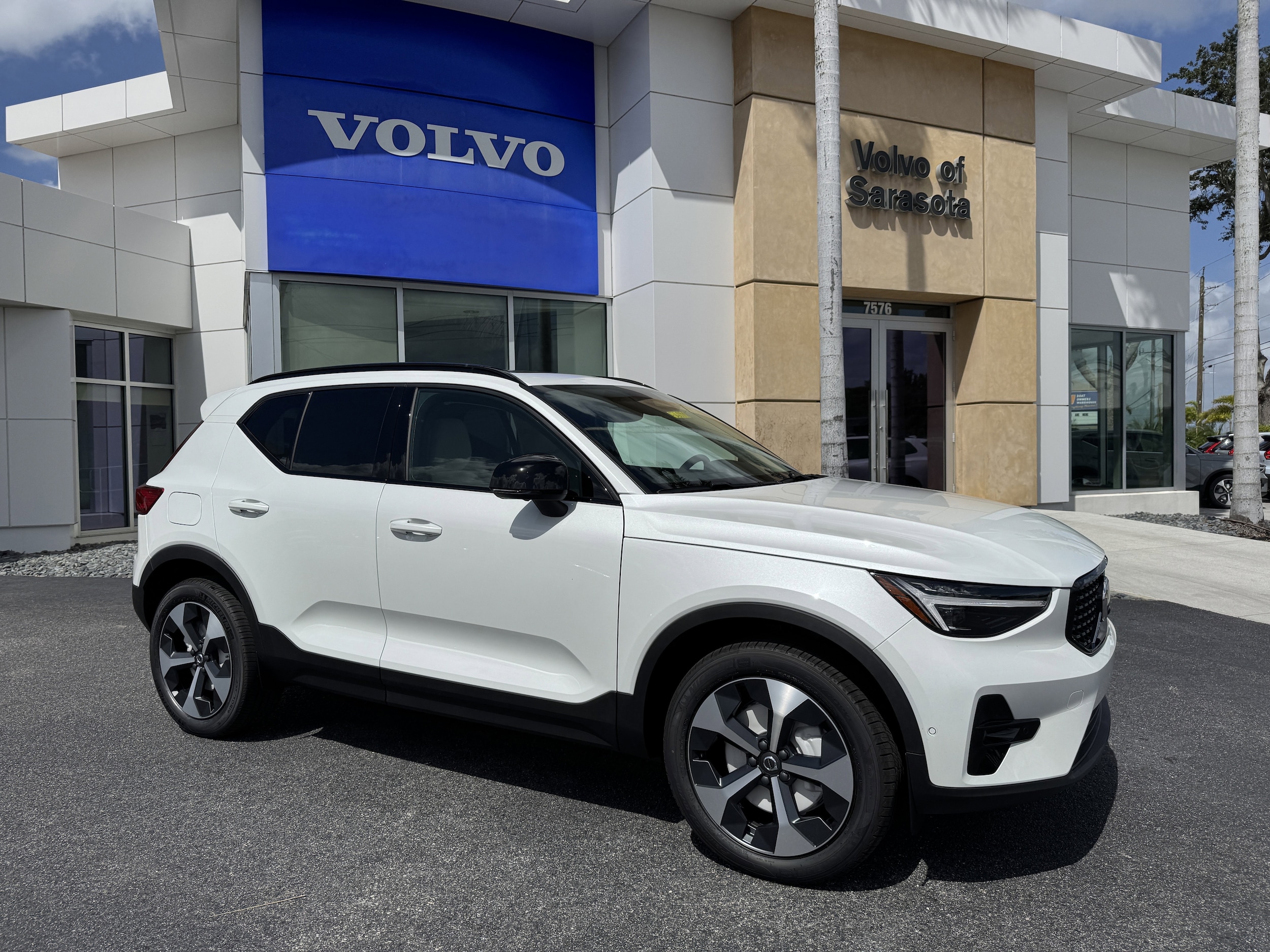 2026 Volvo XC40 Plus's photo
