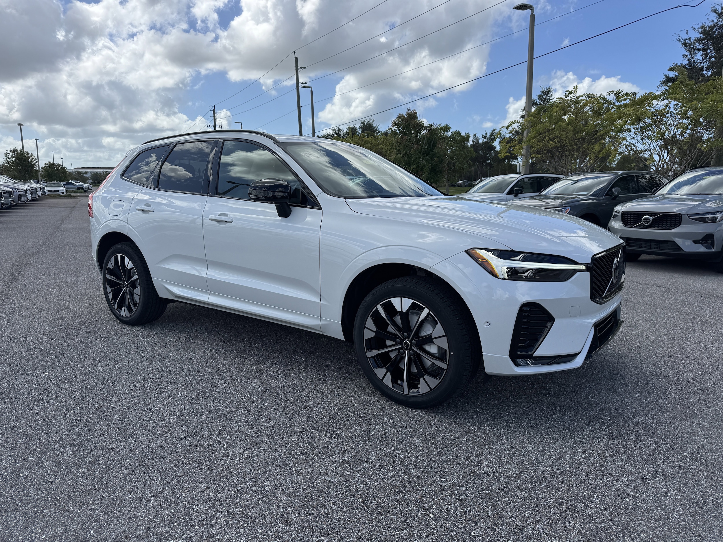 2026 Volvo XC60 Plus's photo