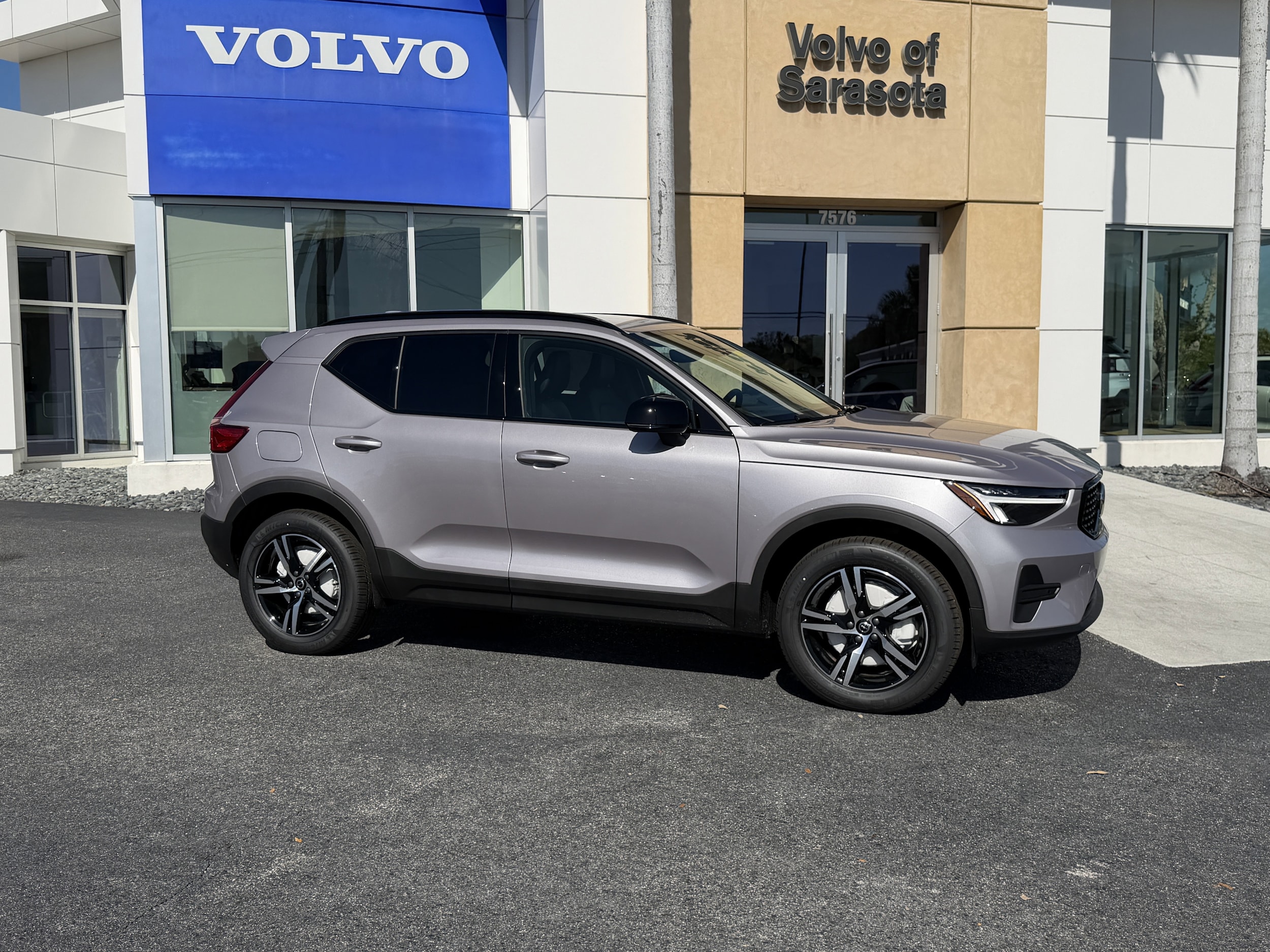 2026 Volvo XC40 B5 Core Dark AWD's photo