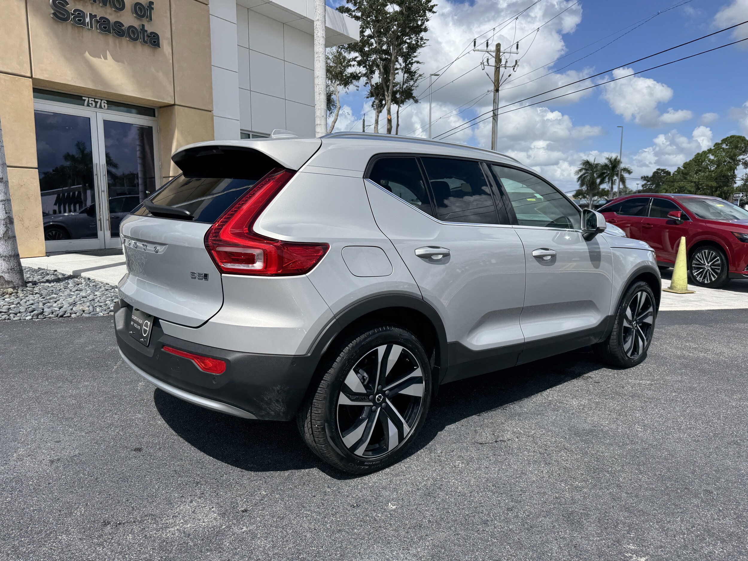 2024 Volvo XC40 Plus photo 2