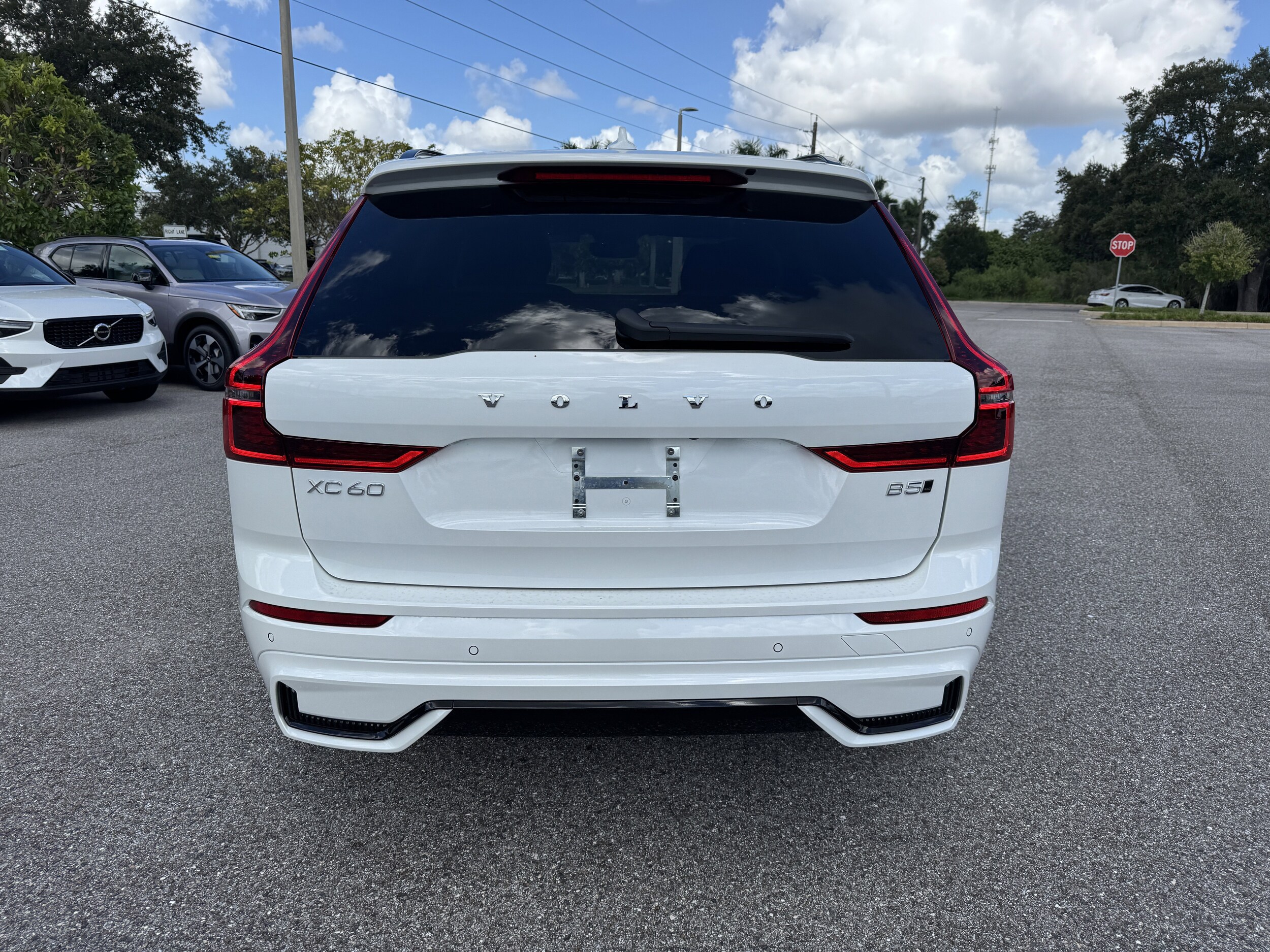 2026 Volvo XC60 B5 Plus photo 4