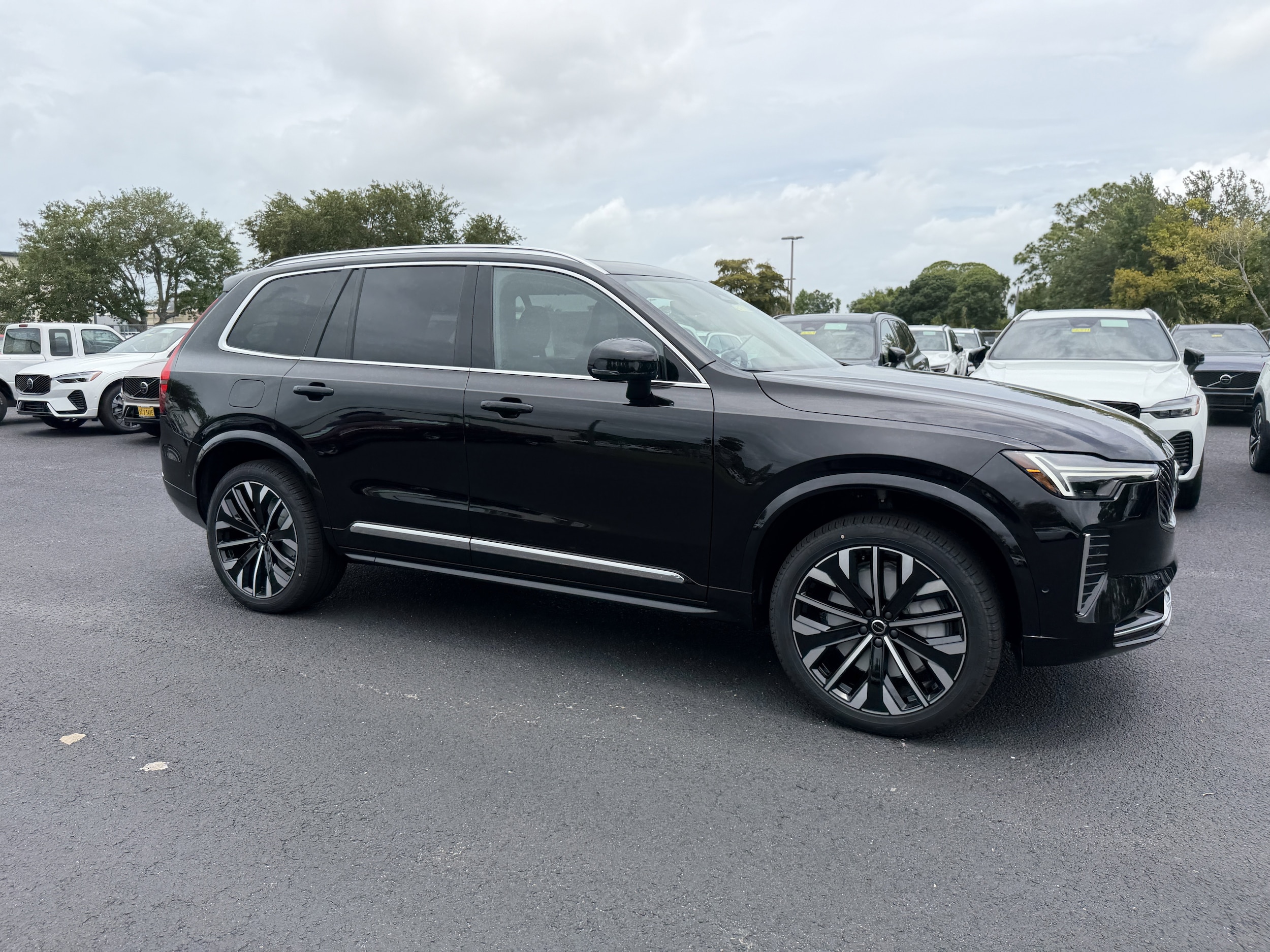 2026 Volvo XC90 T8 Recharge Ultra Bright 4WD's photo