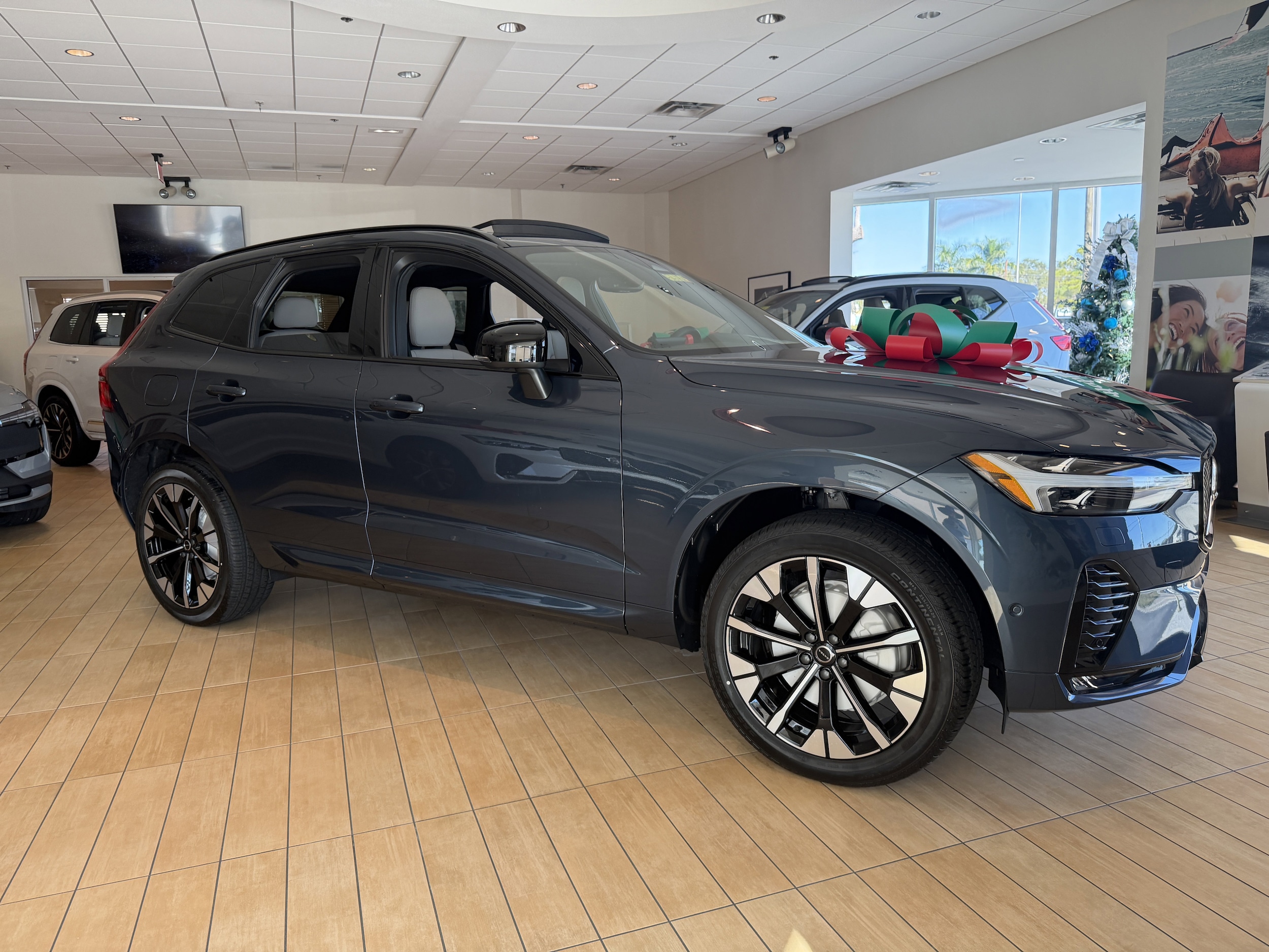 2026 Volvo XC60 Plus's photo