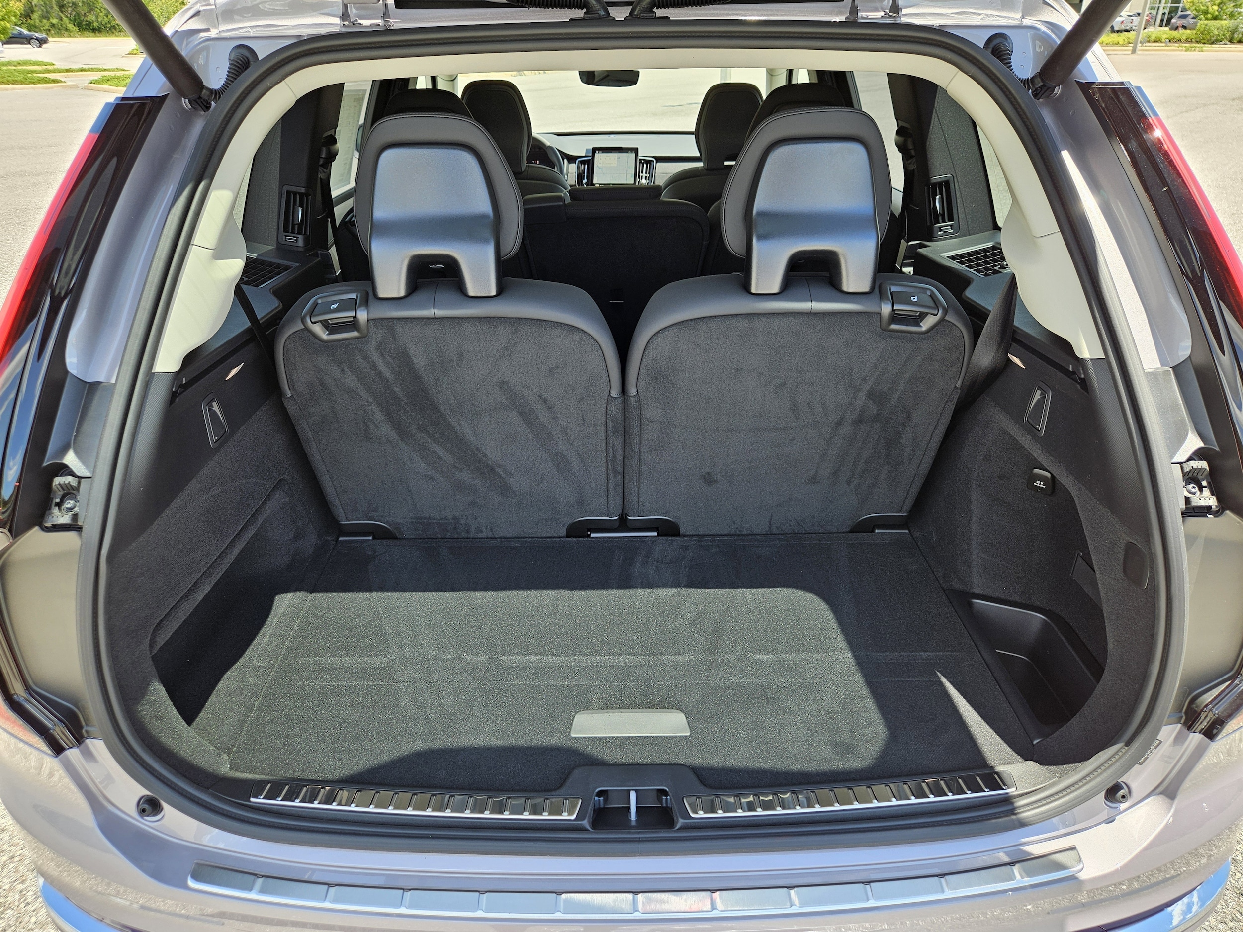 2026 Volvo XC90 Plus - Photo 12