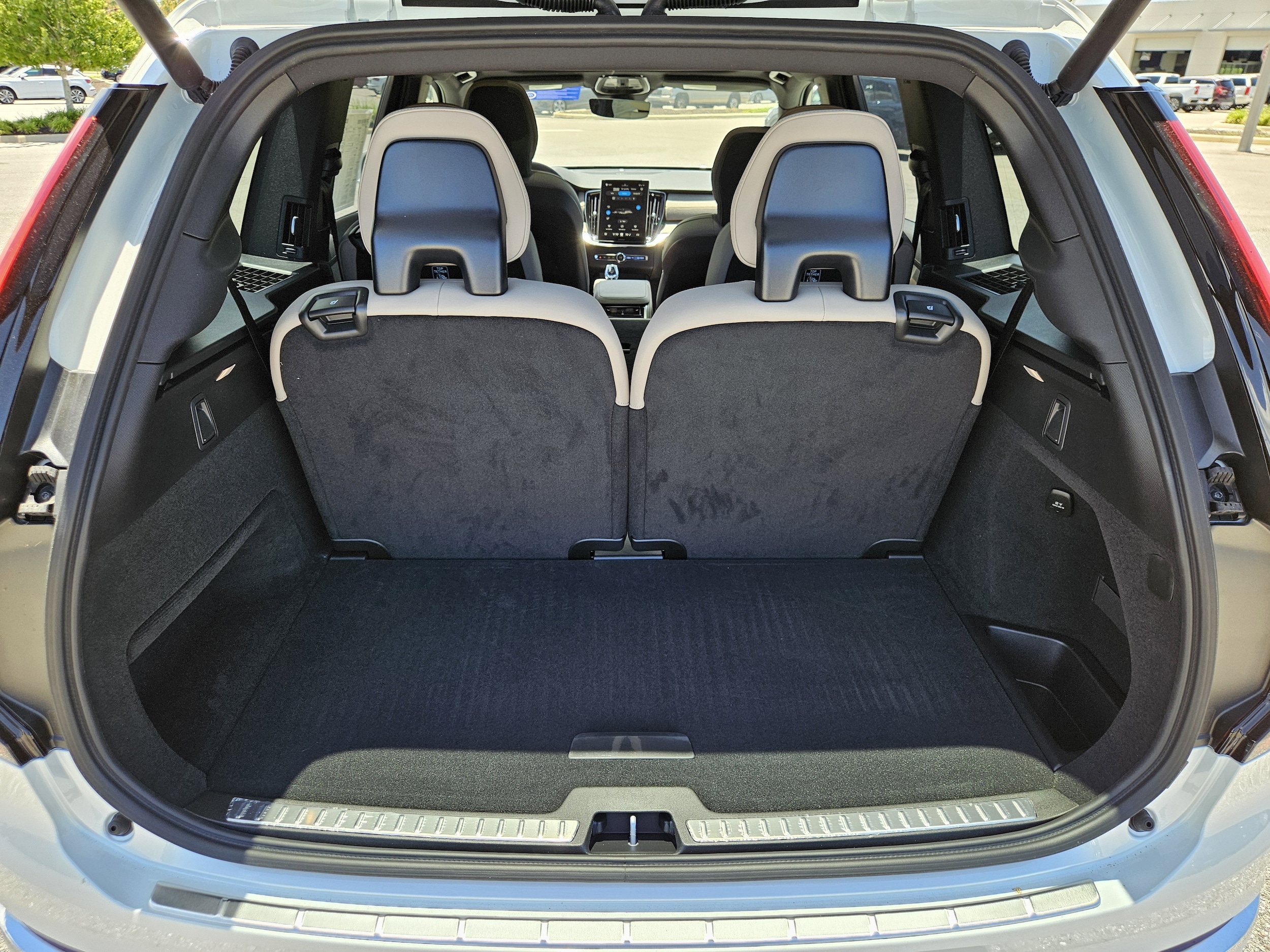 2026 Volvo XC90 Plus - Photo 12