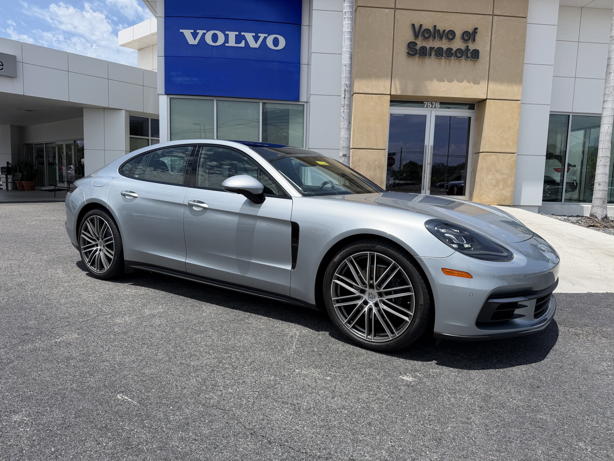 2018 Porsche Panamera -'s photo