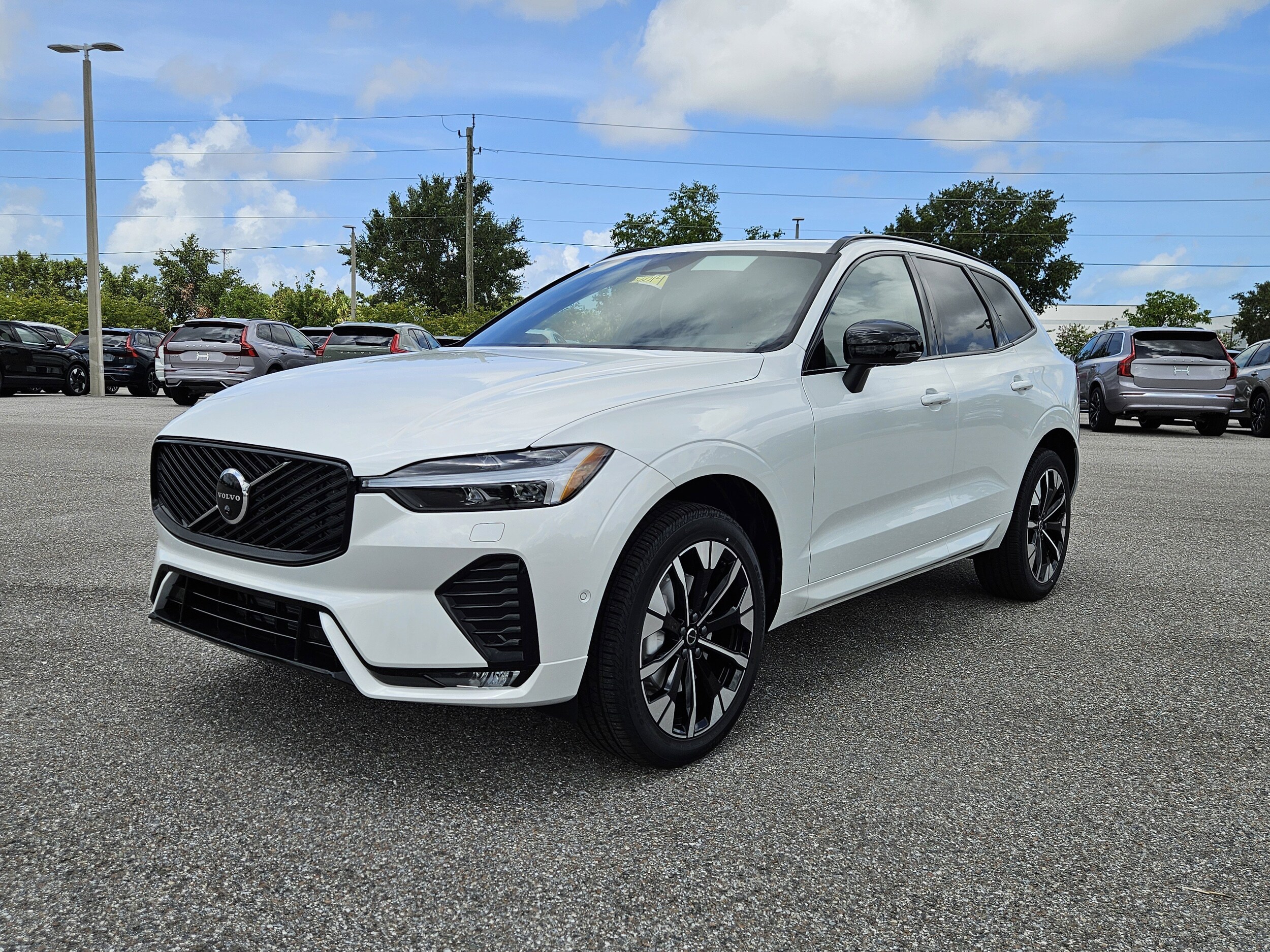 2026 Volvo XC60 B5 Plus photo 2