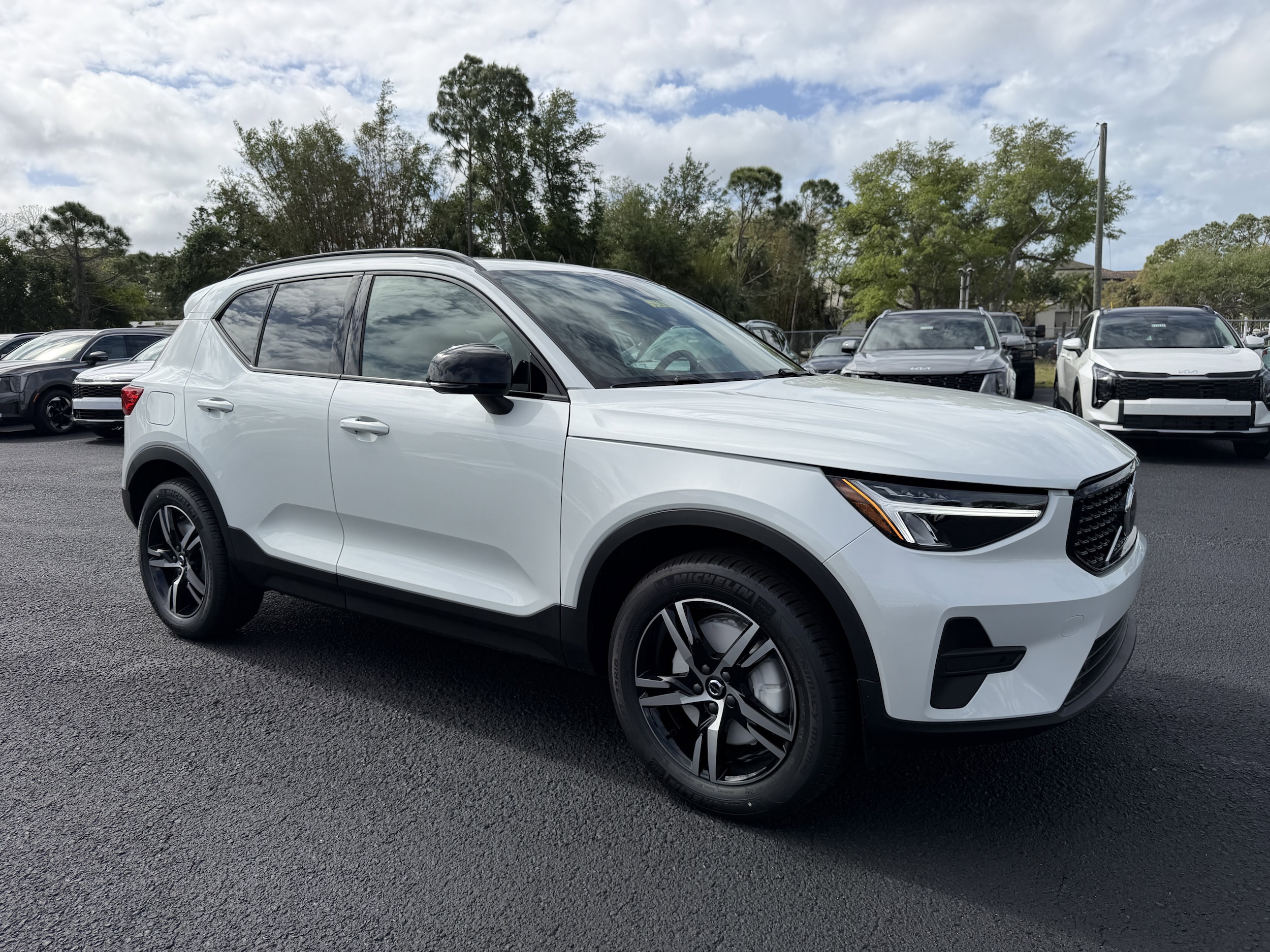 2026 Volvo XC40 B5 Core Dark AWD's photo
