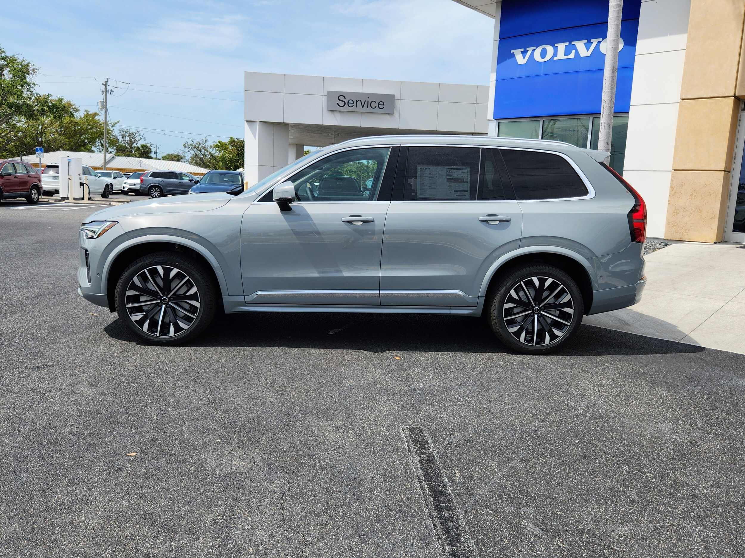 2025 Volvo XC90 Plus photo 4