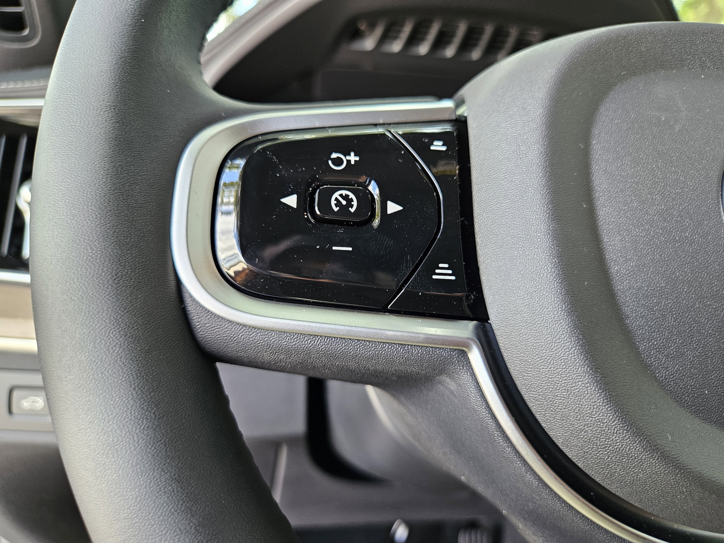 2026 Volvo XC90 Plus - Photo 33