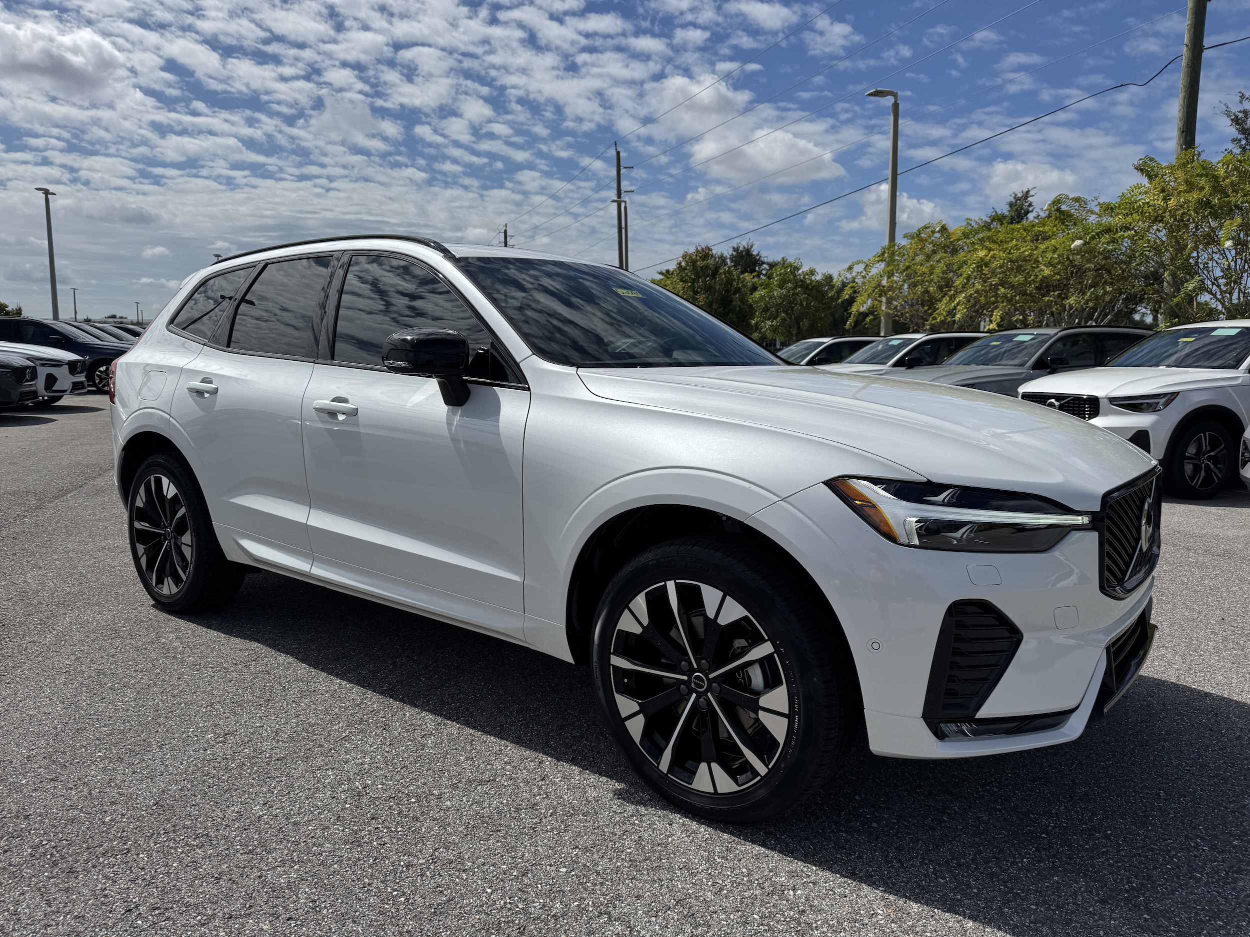 2026 Volvo XC60 Plus's photo