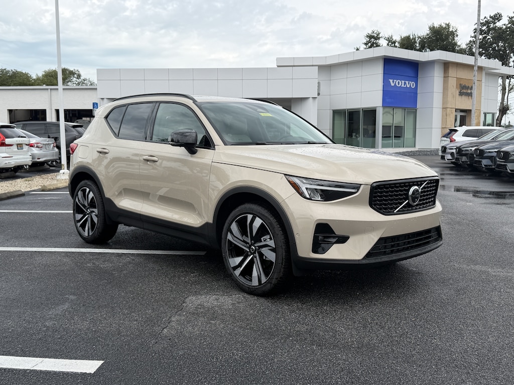 New 2026 Volvo XC40 B4 Plus SUV