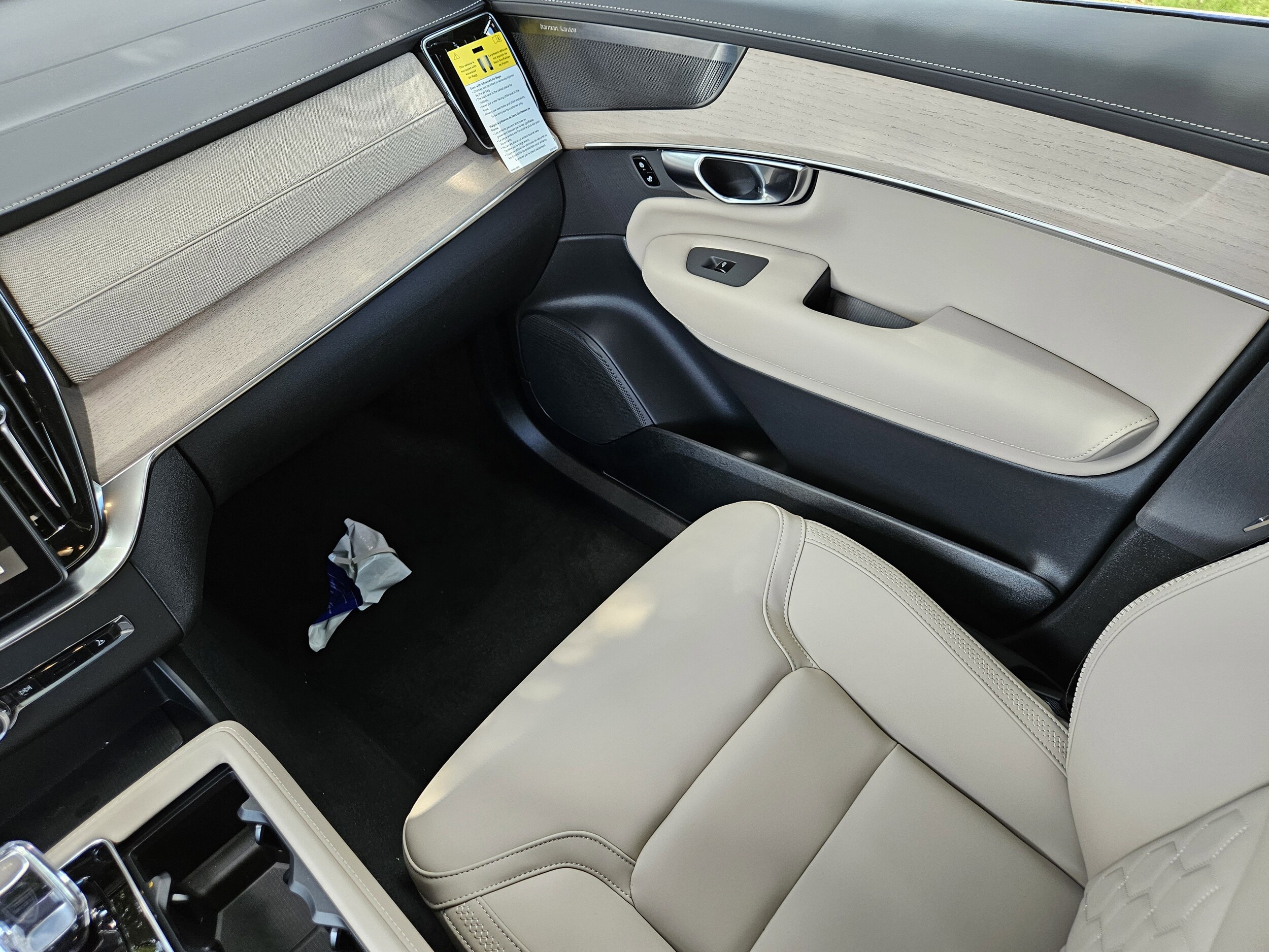 2026 Volvo XC90 Plus - Photo 17
