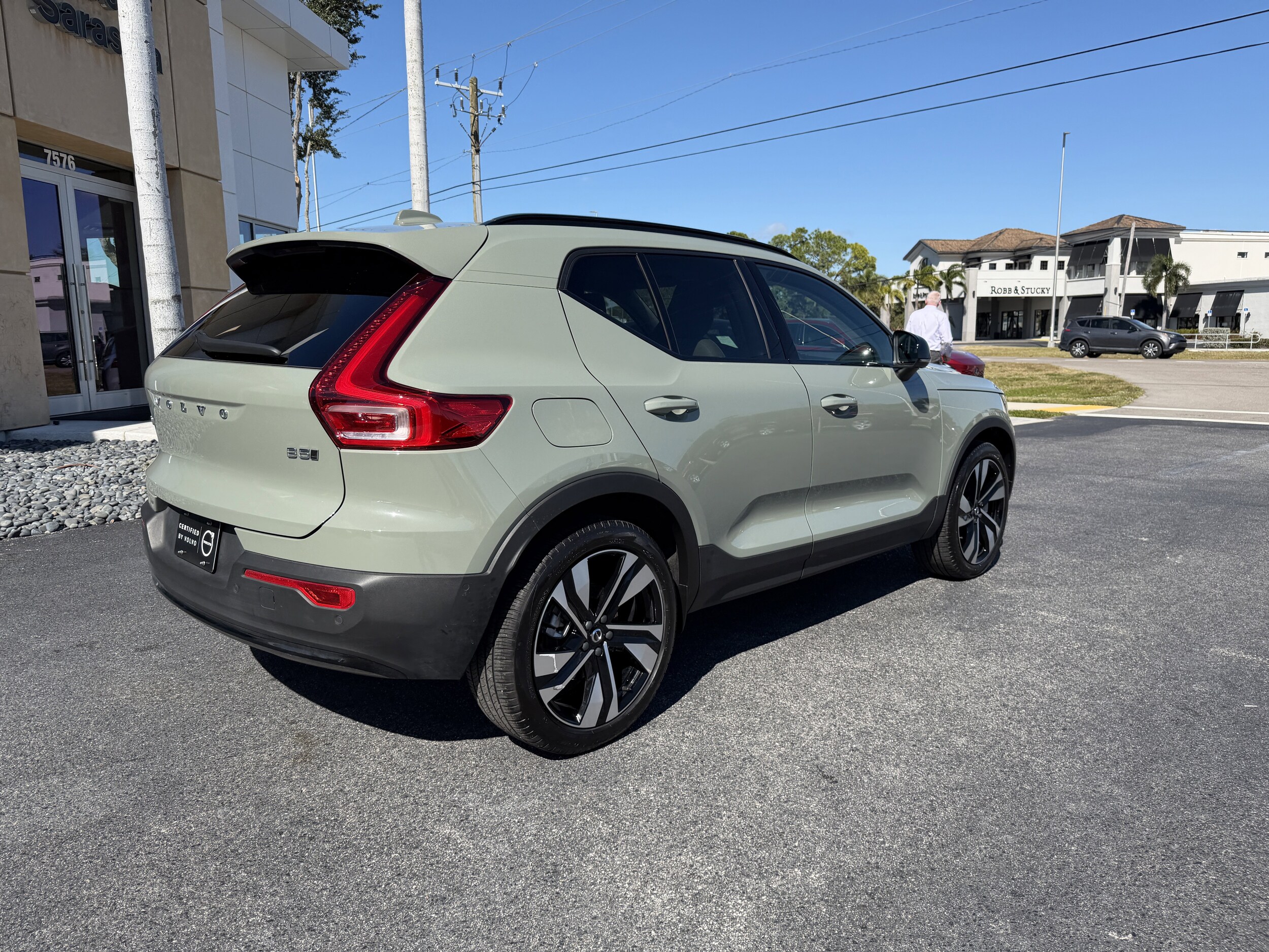 2024 Volvo XC40 Plus photo 2