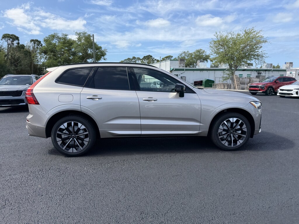 New 2026 Volvo XC60 B5 Plus SUV